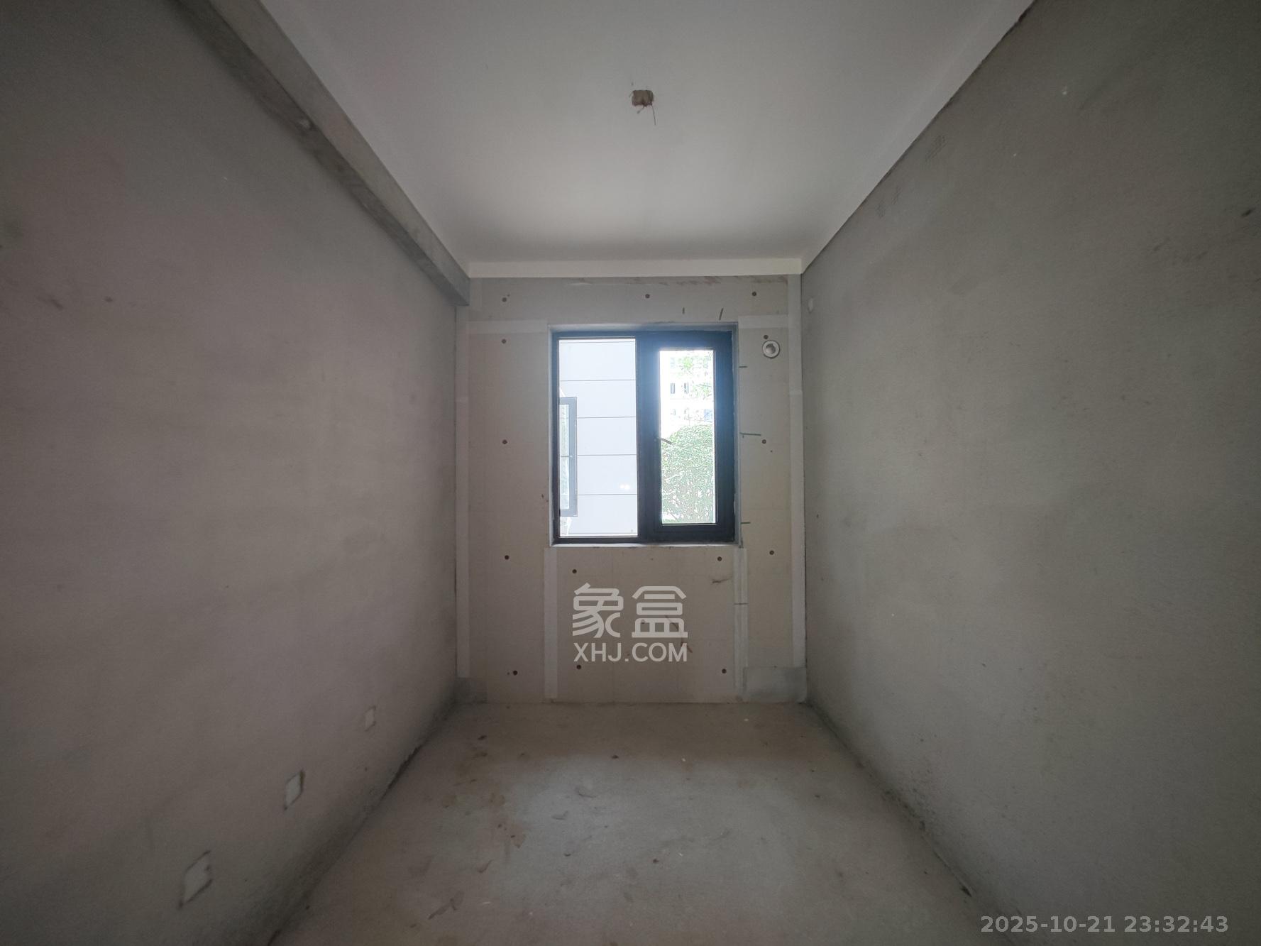 远洋红星天铂二期  4室2厅2卫    112.0万卧室