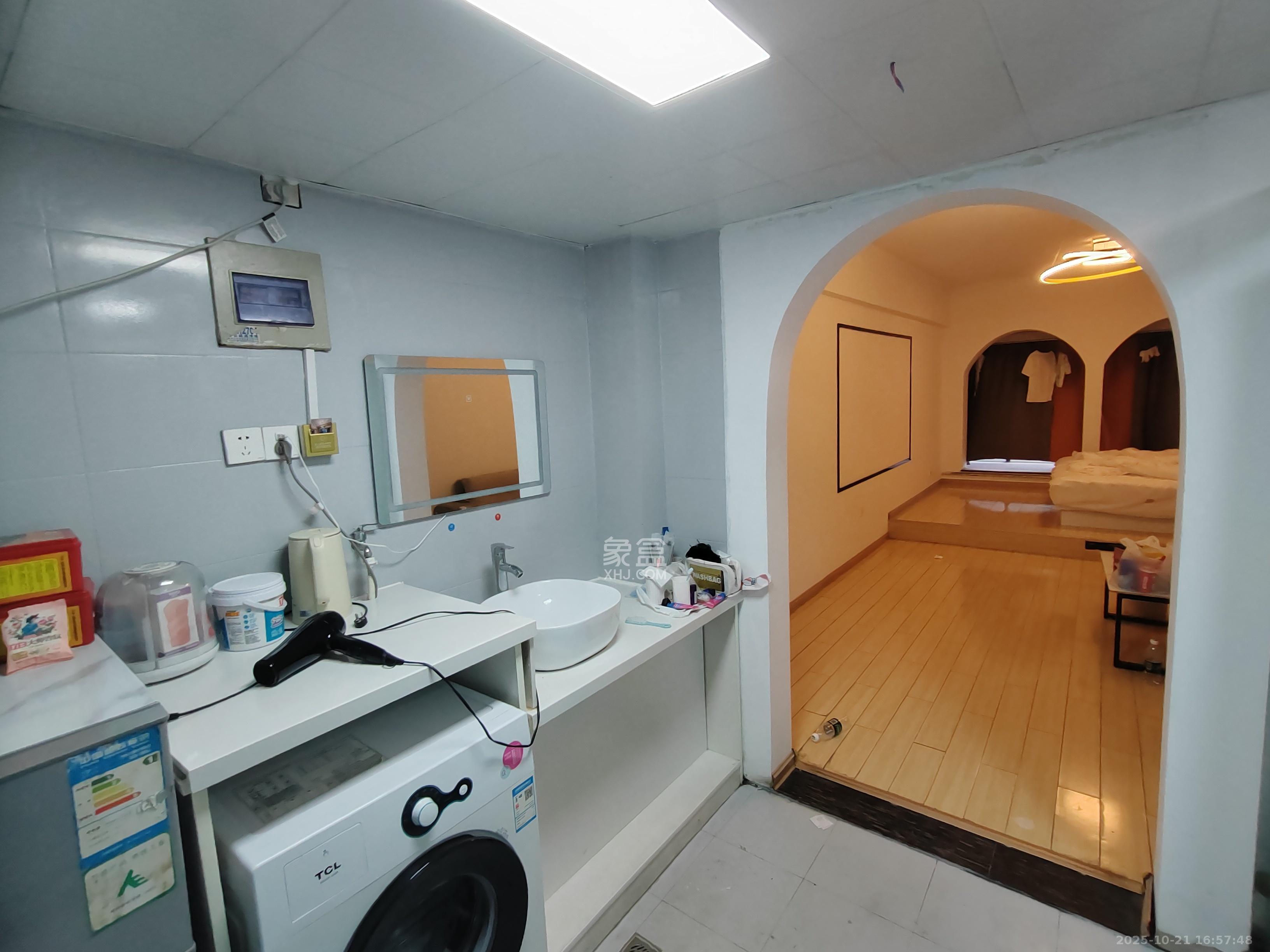 蚂蚁工房  1室1厅1卫    2000.0元/月 蚂蚁工房  1室1厅1卫    2000.0元/月