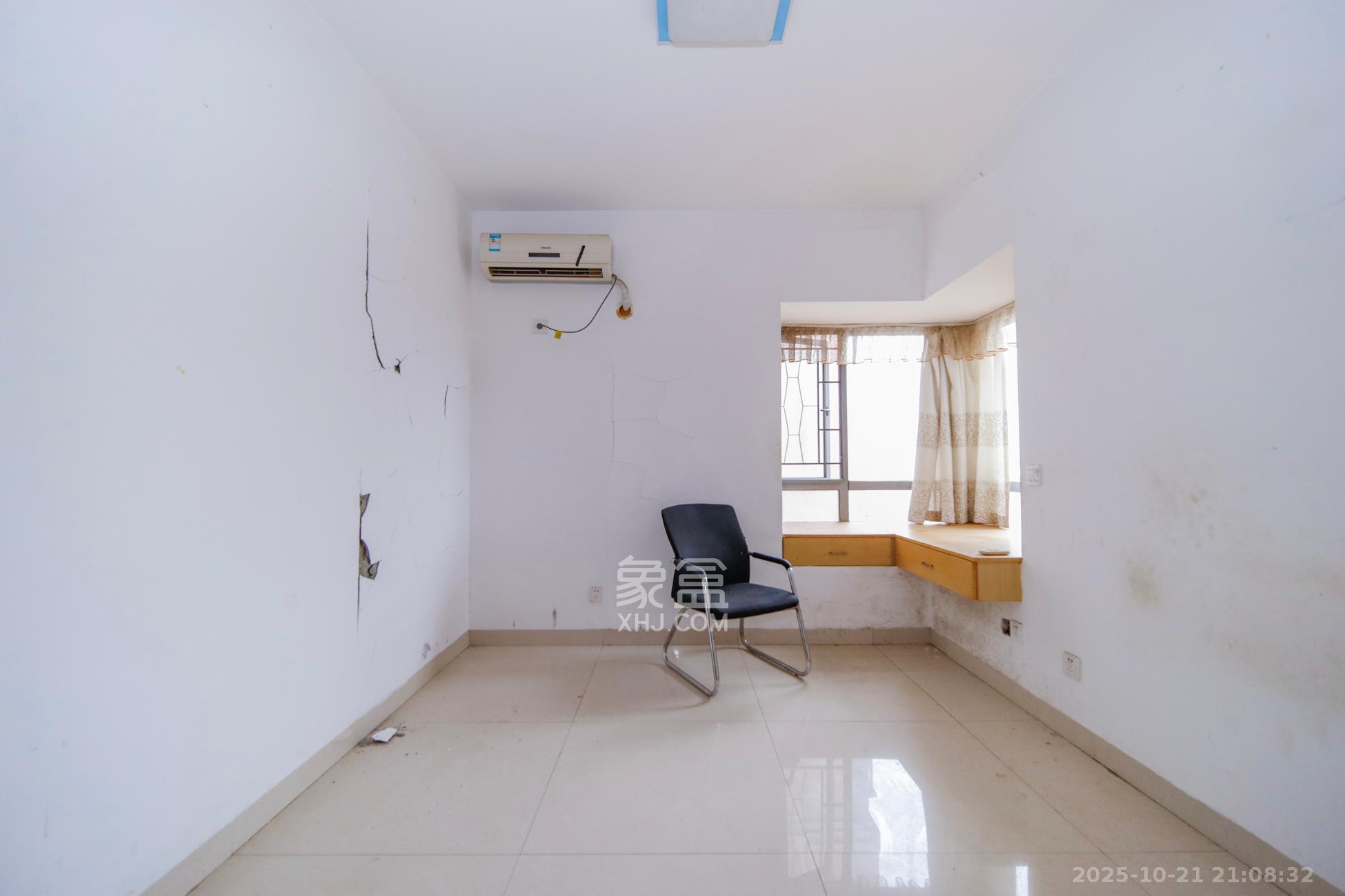 上海城小区  3室2厅2卫    82.0万卧室