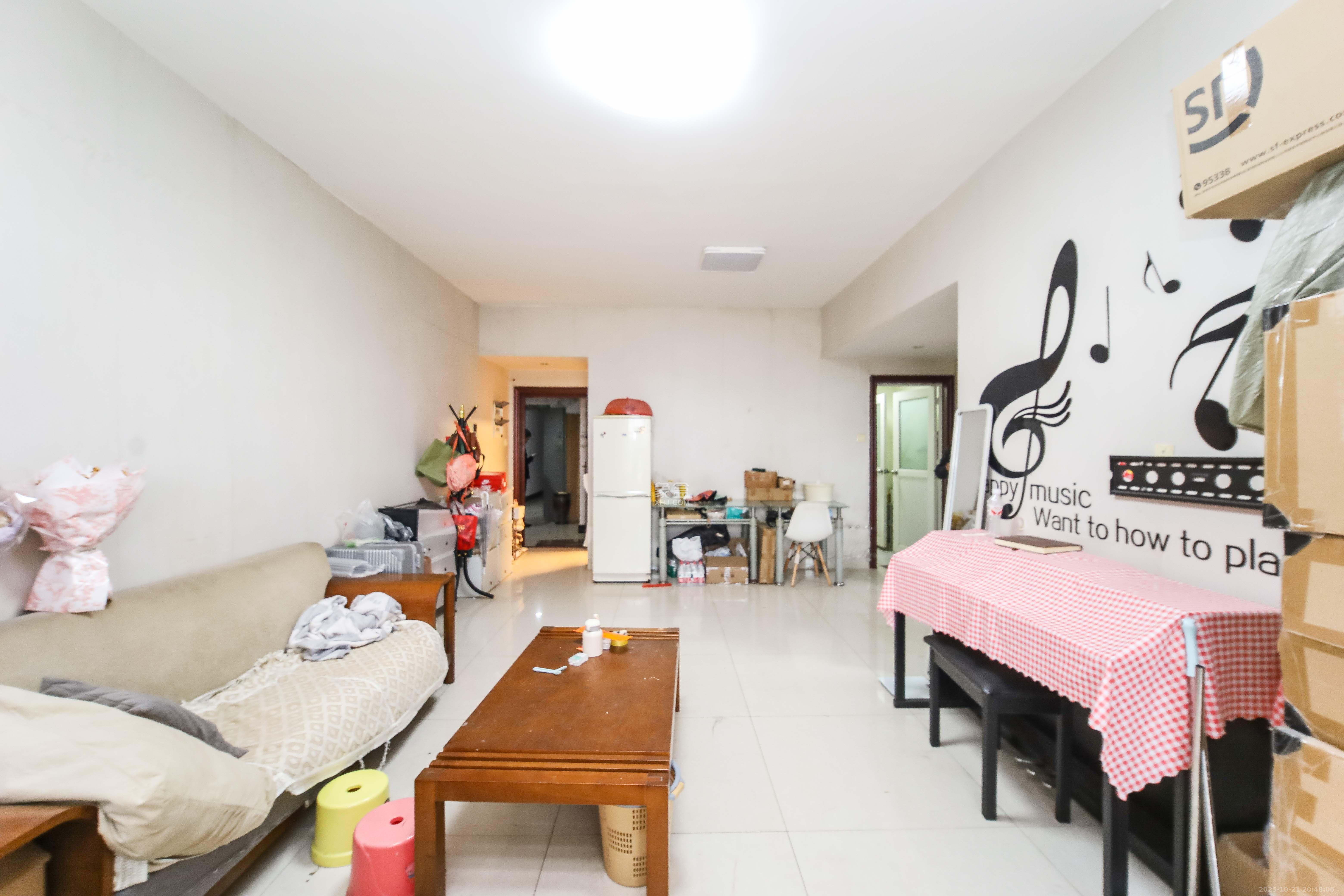 上河国际C区  3室2厅1卫    70.8万 上河国际C区  3室2厅1卫    70.8万客厅