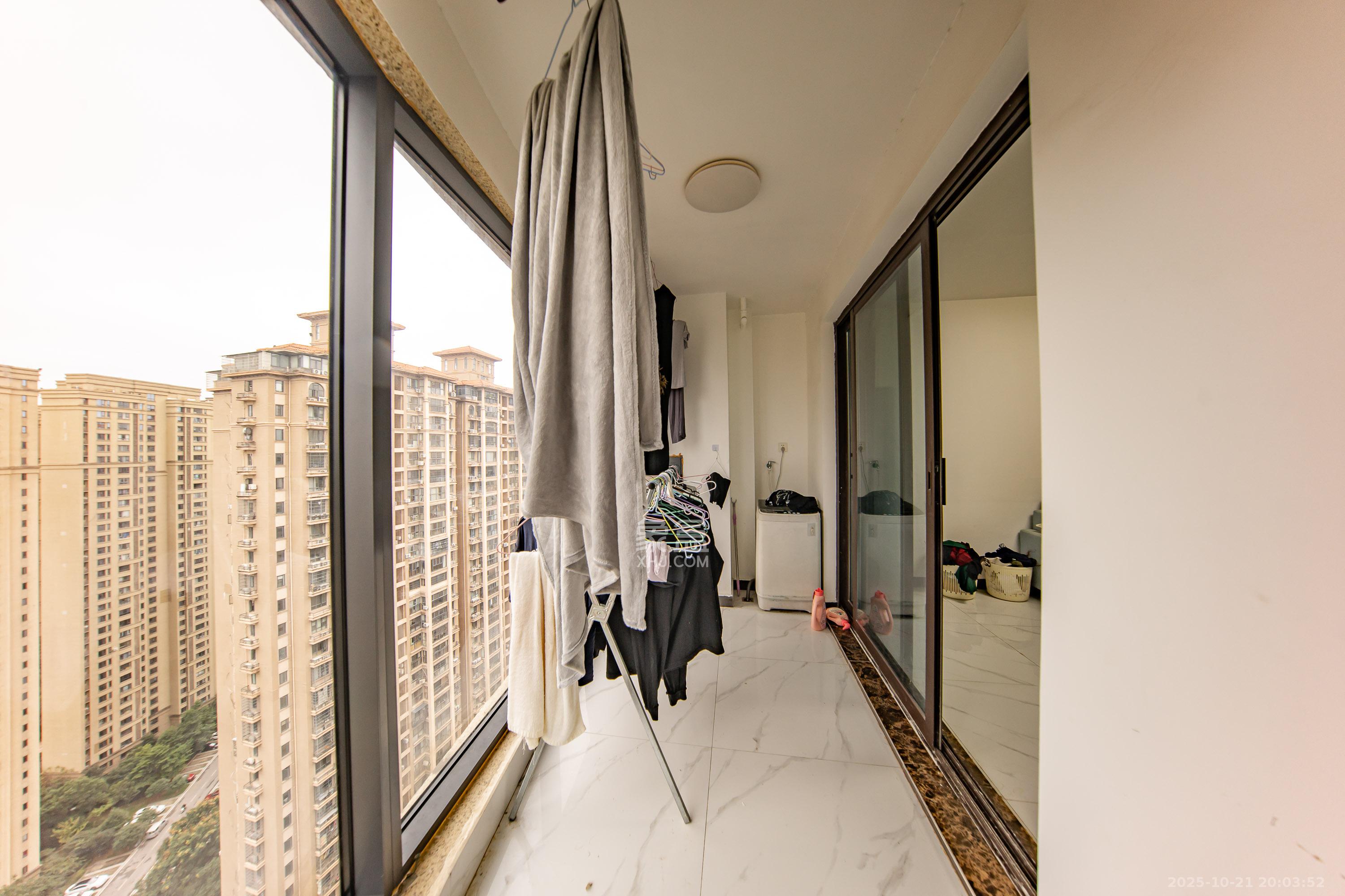 融创融公馆（融创臻苑）  3室2厅1卫    75.0万阳台