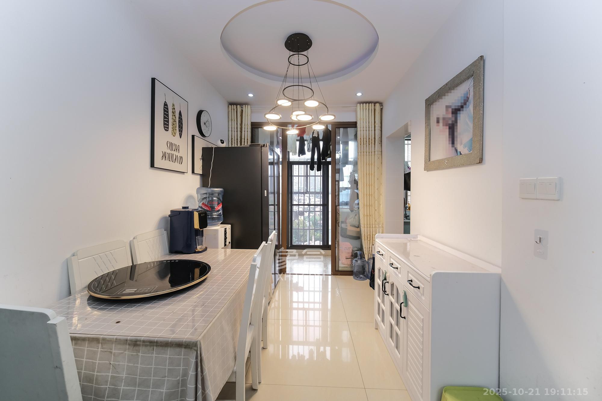 四季星城  2室2厅1卫    59.8万客厅