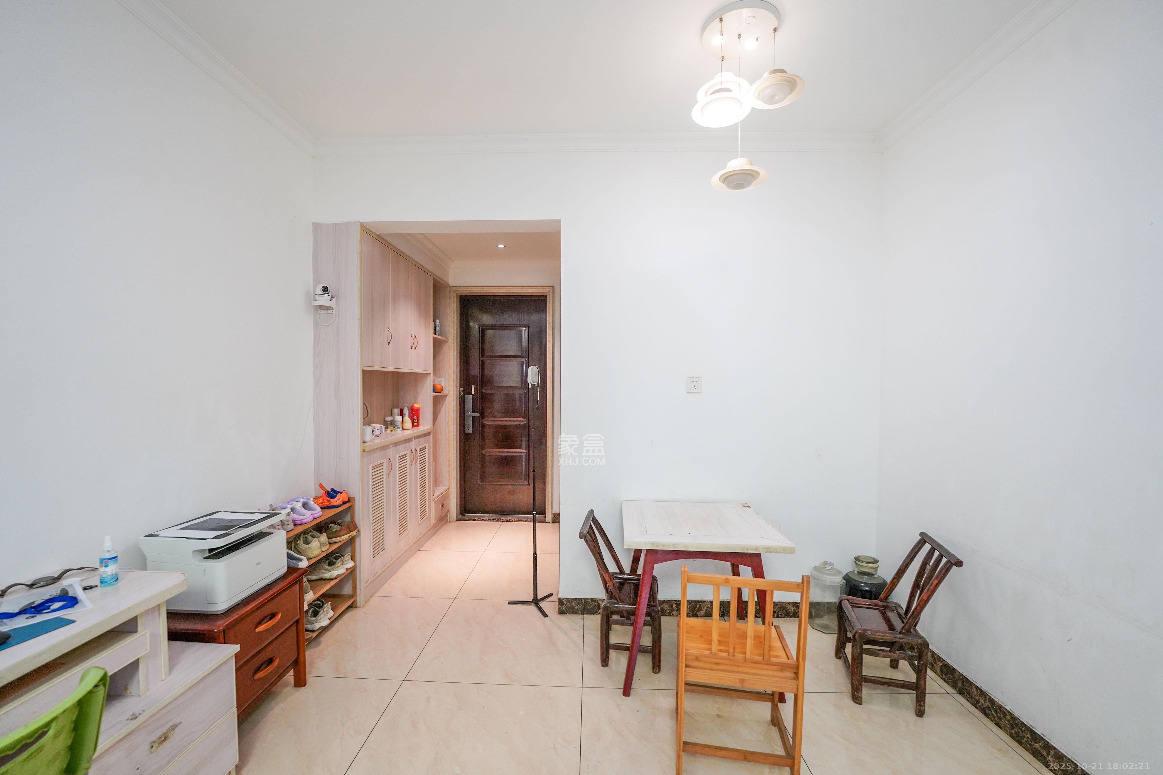 汇金城/嘉华城（二期、三期）  2室2厅1卫    88.0万客厅