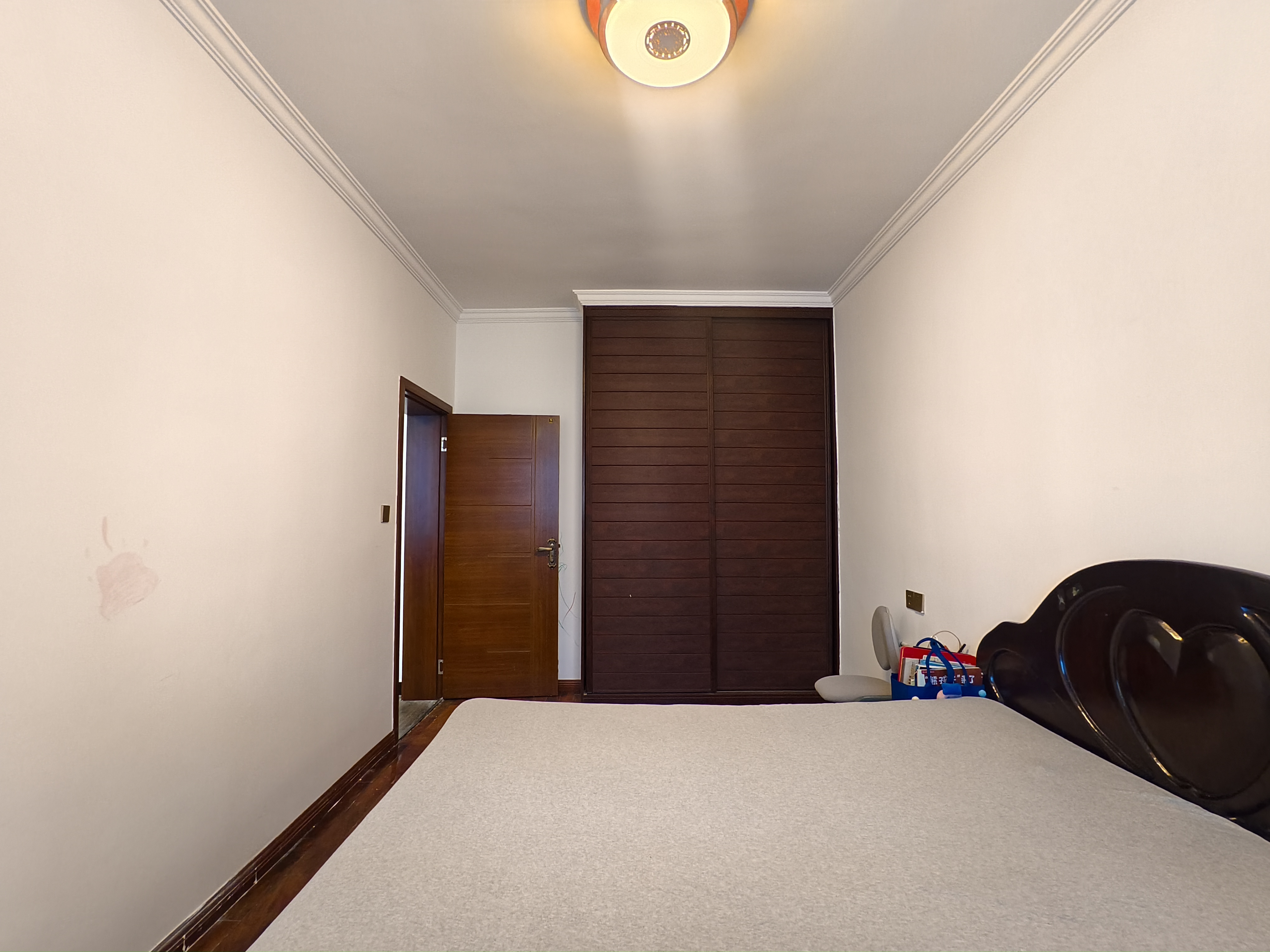 区检察院宿舍  3室2厅1卫    55.8万客厅