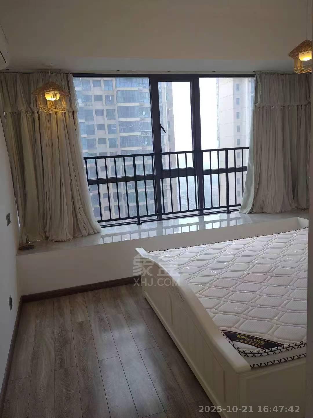 日盛山湖城  1室2厅1卫    1800.0元/月室内图