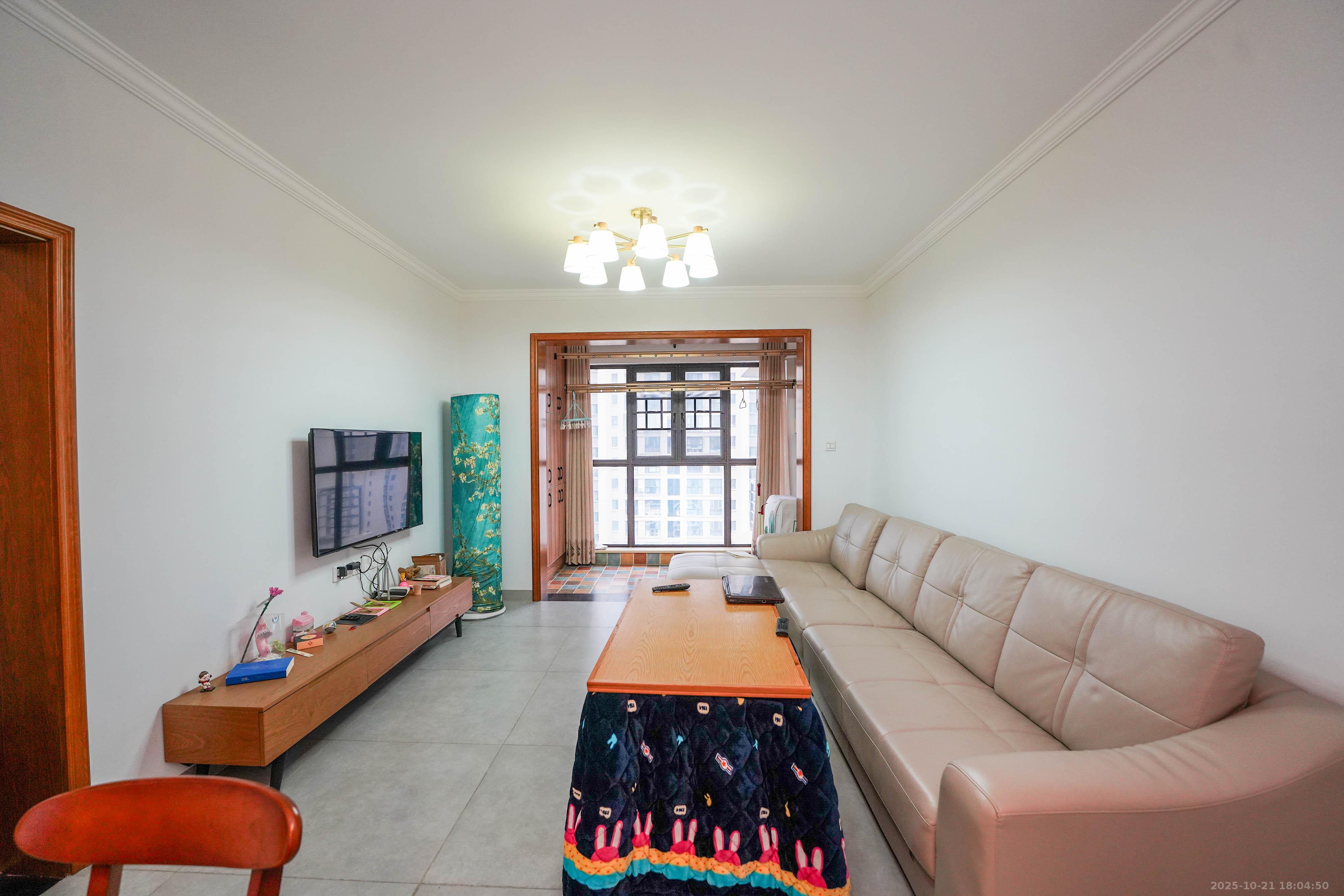 绿地新都会 3室2厅2卫 80.0万 绿地新都会 3室2厅2卫 80.0万客厅