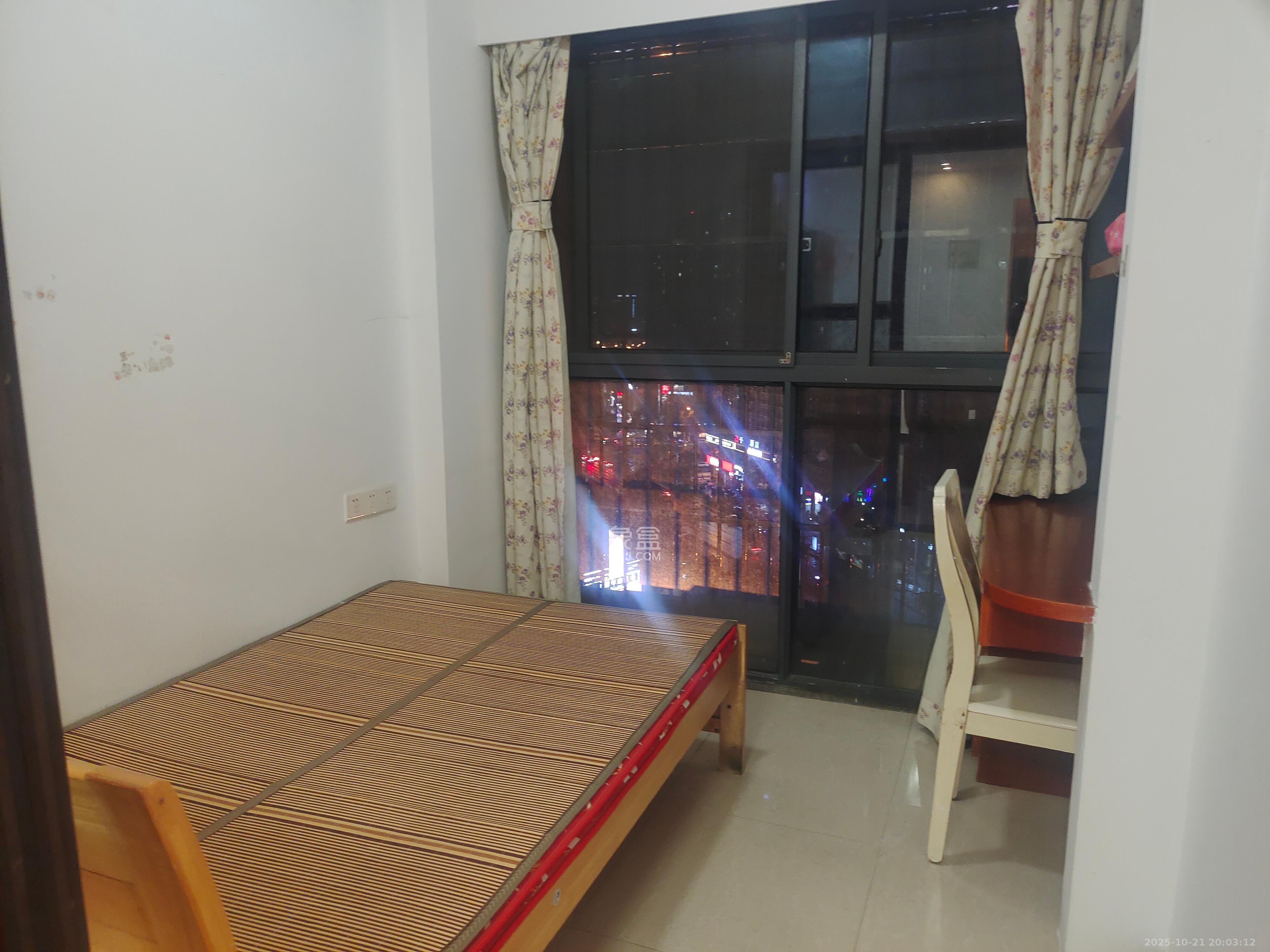 时代公馆  3室2厅1卫    1800.0元/月室内图