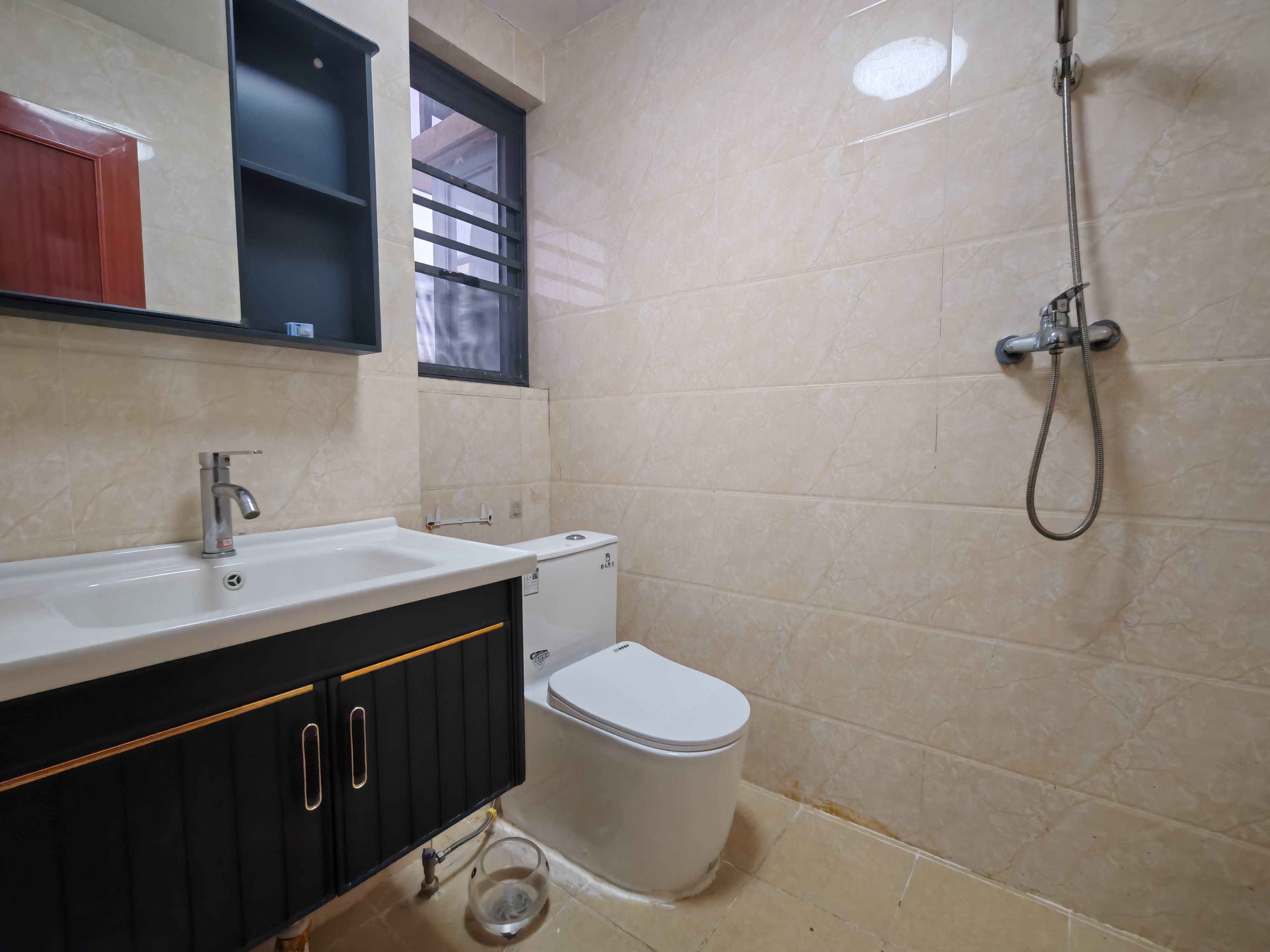 美舍嘉苑一期 3室2厅2卫 2600.0元/月 美舍嘉苑一期 3室2厅2卫 2600.0元/月室内图