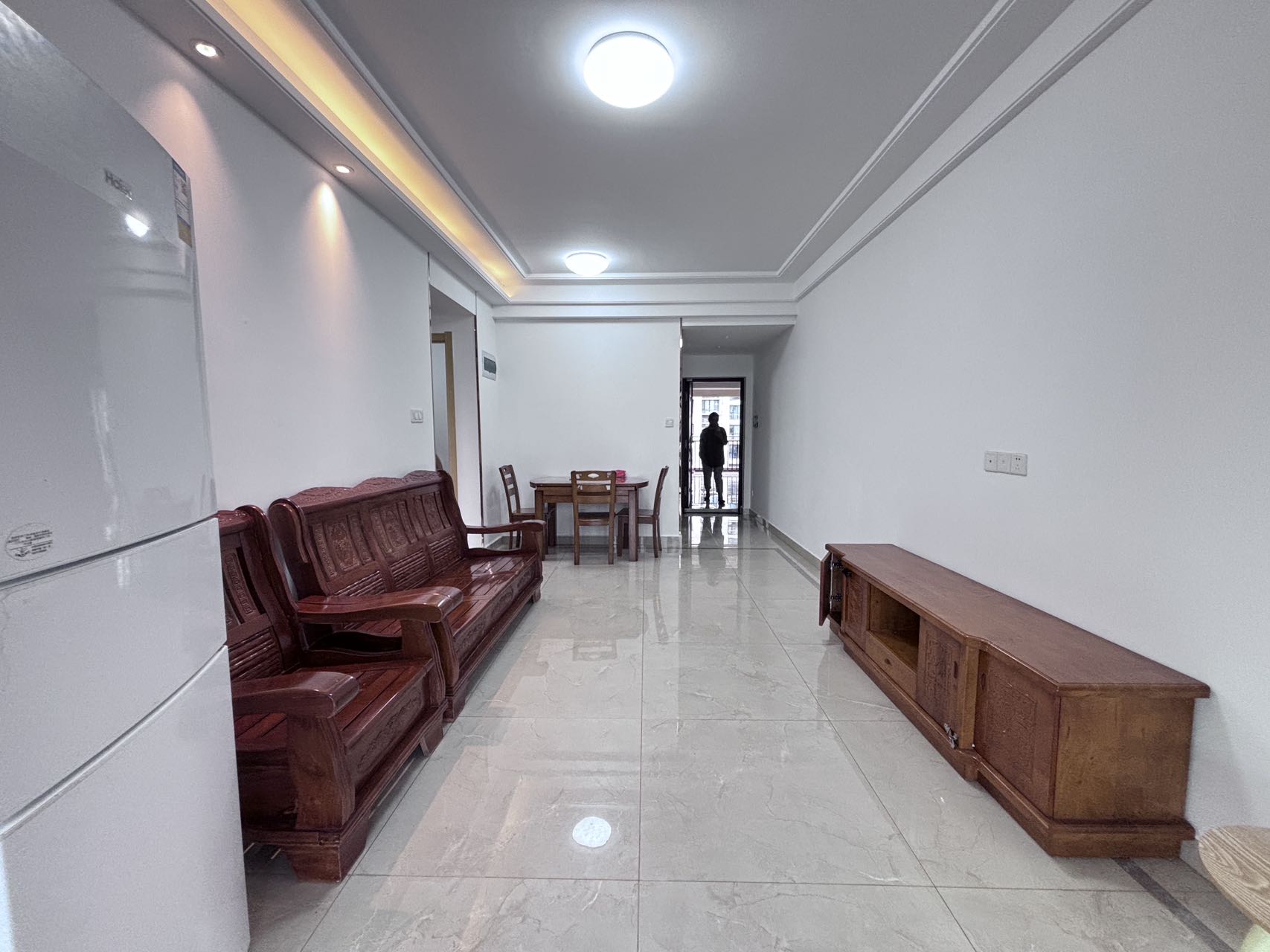 伊泰天骄三期  2室1厅1卫    1600.0元/月 伊泰天骄三期  2室1厅1卫    1600.0元/月