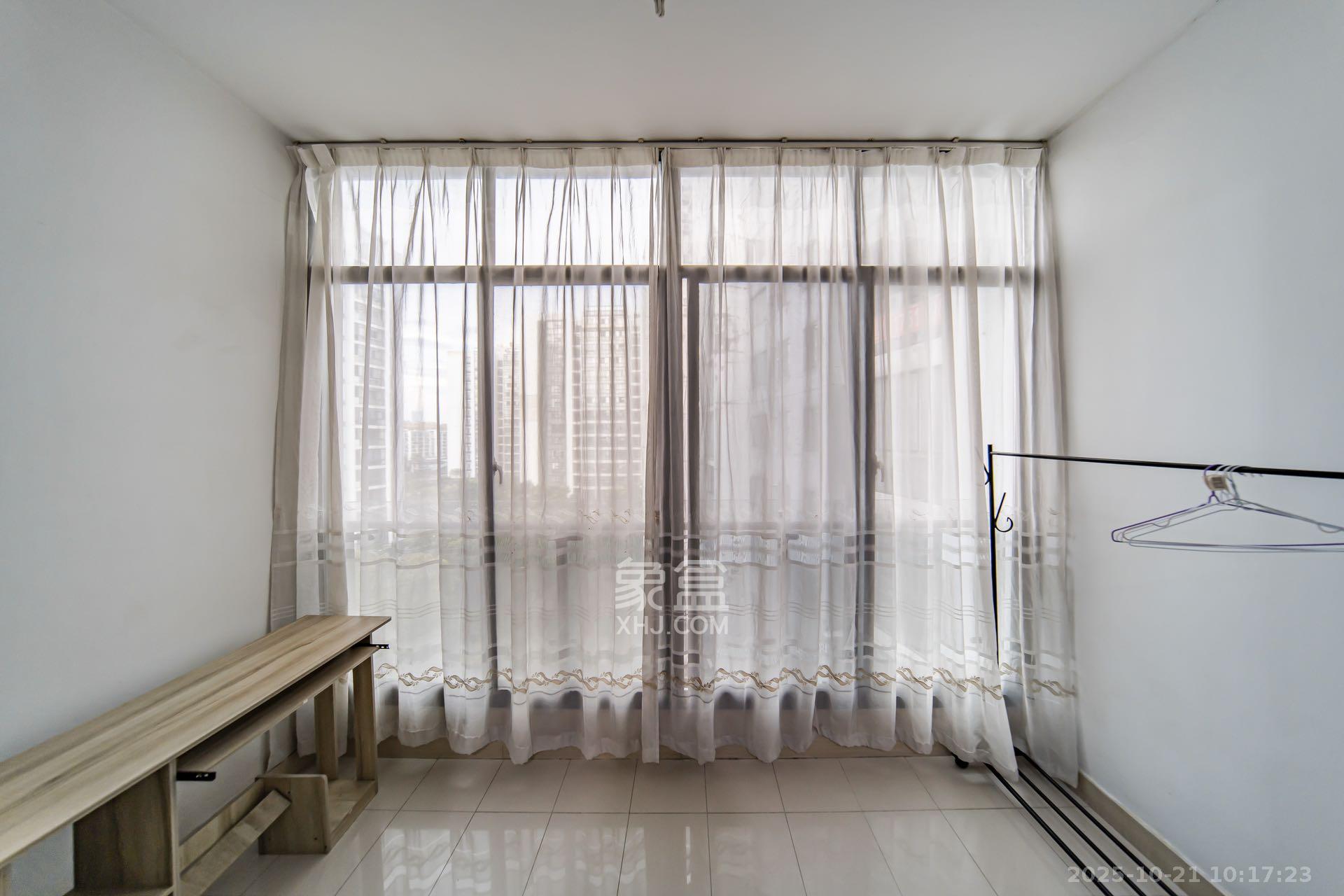 阳光100三期  3室2厅1卫    2800.0元/月 阳光100三期  3室2厅1卫    2800.0元/月室内图