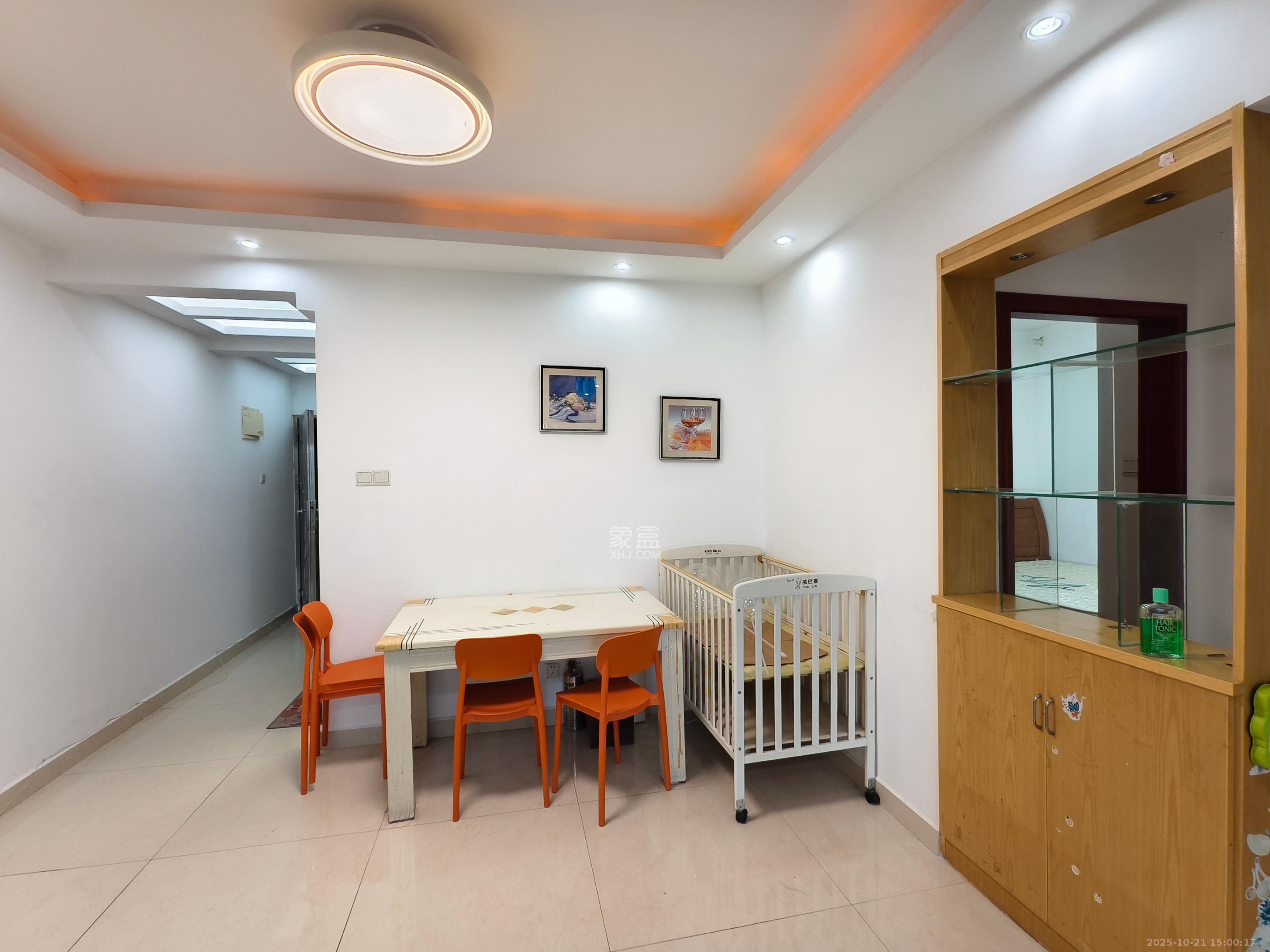 上海城小区  3室2厅2卫    1800.0元/月室内图