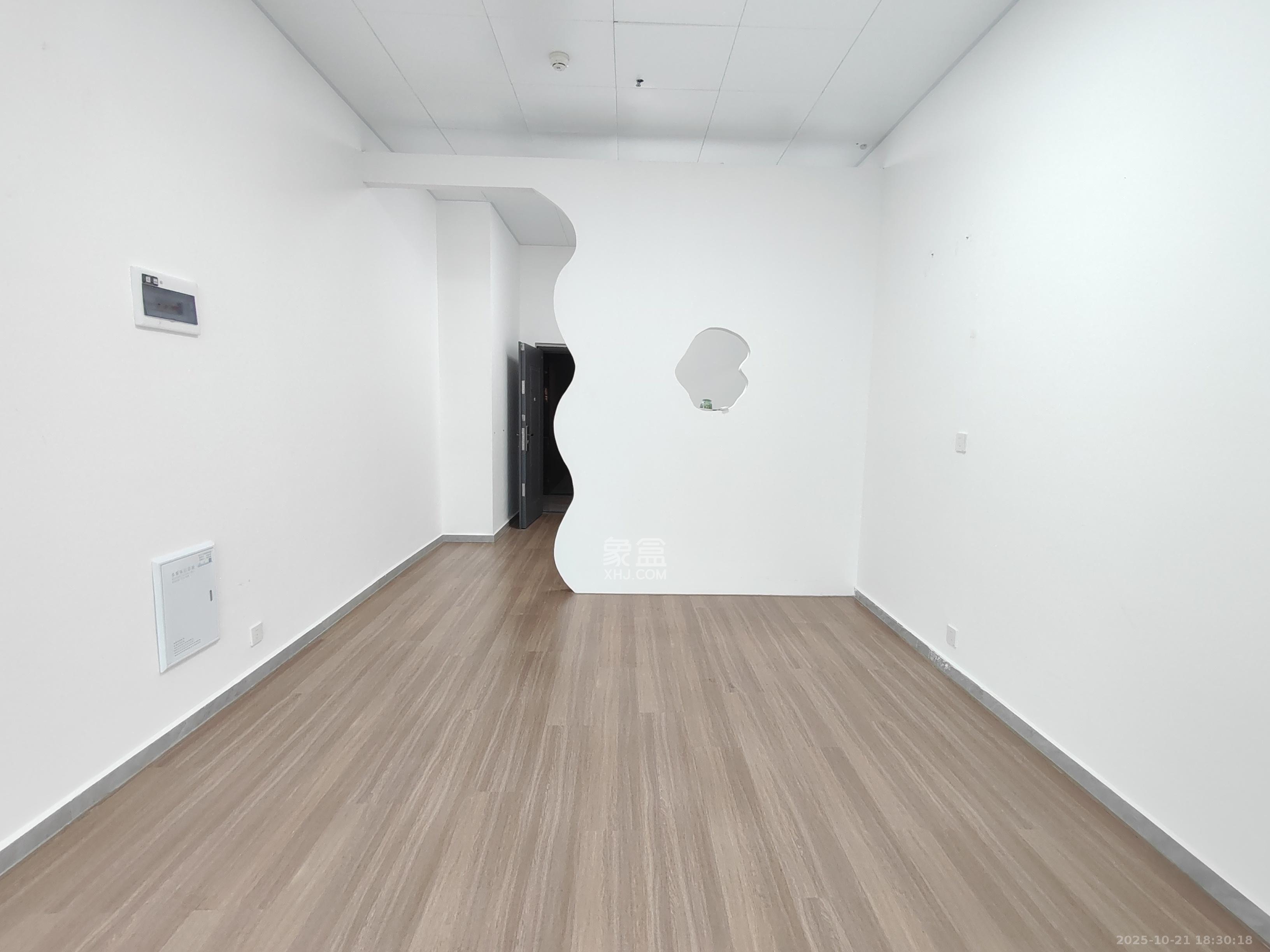 广大商务大厦  1室1厅1卫    1800.0元/月室内图