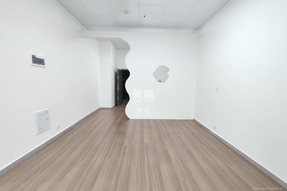 广大商务大厦  1室1厅1卫    1800.0元/月 广大商务大厦  1室1厅1卫    1800.0元/月室内图1