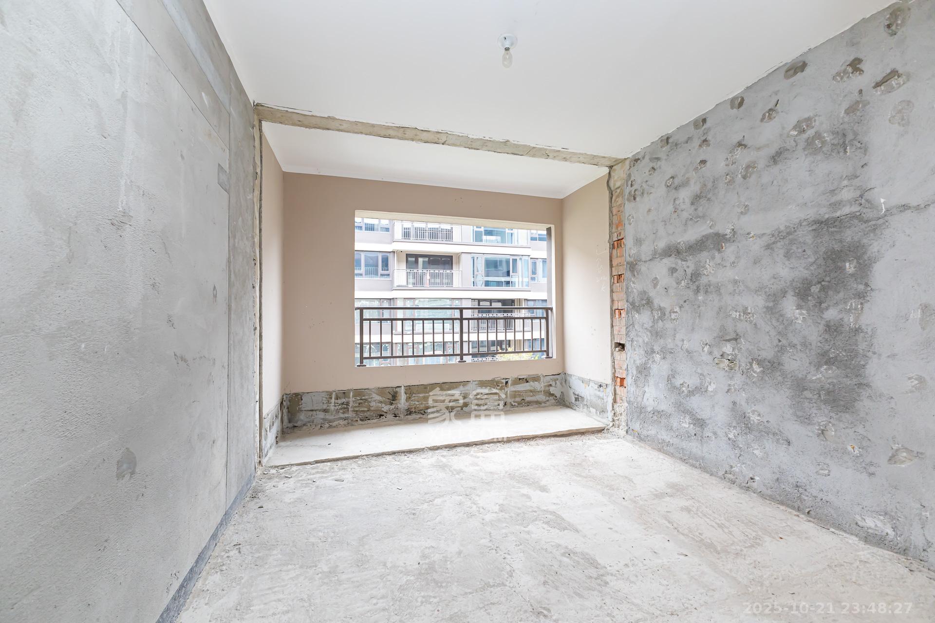 时代建发和著  5室2厅4卫    305.0万 时代建发和著  5室2厅4卫    305.0万卧室