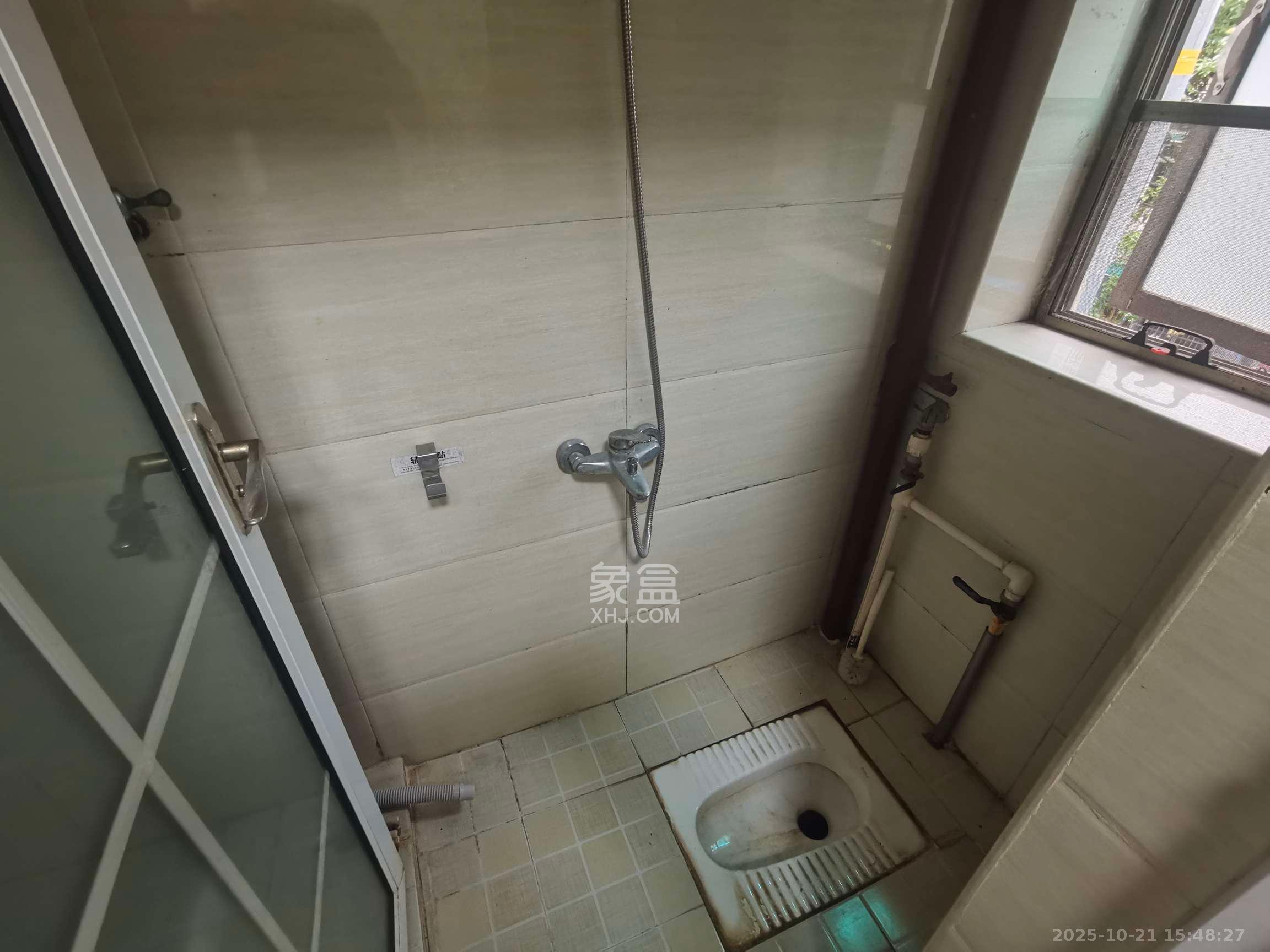 红旗区三片  2室1厅1卫    1400.0元/月 红旗区三片  2室1厅1卫    1400.0元/月室内图