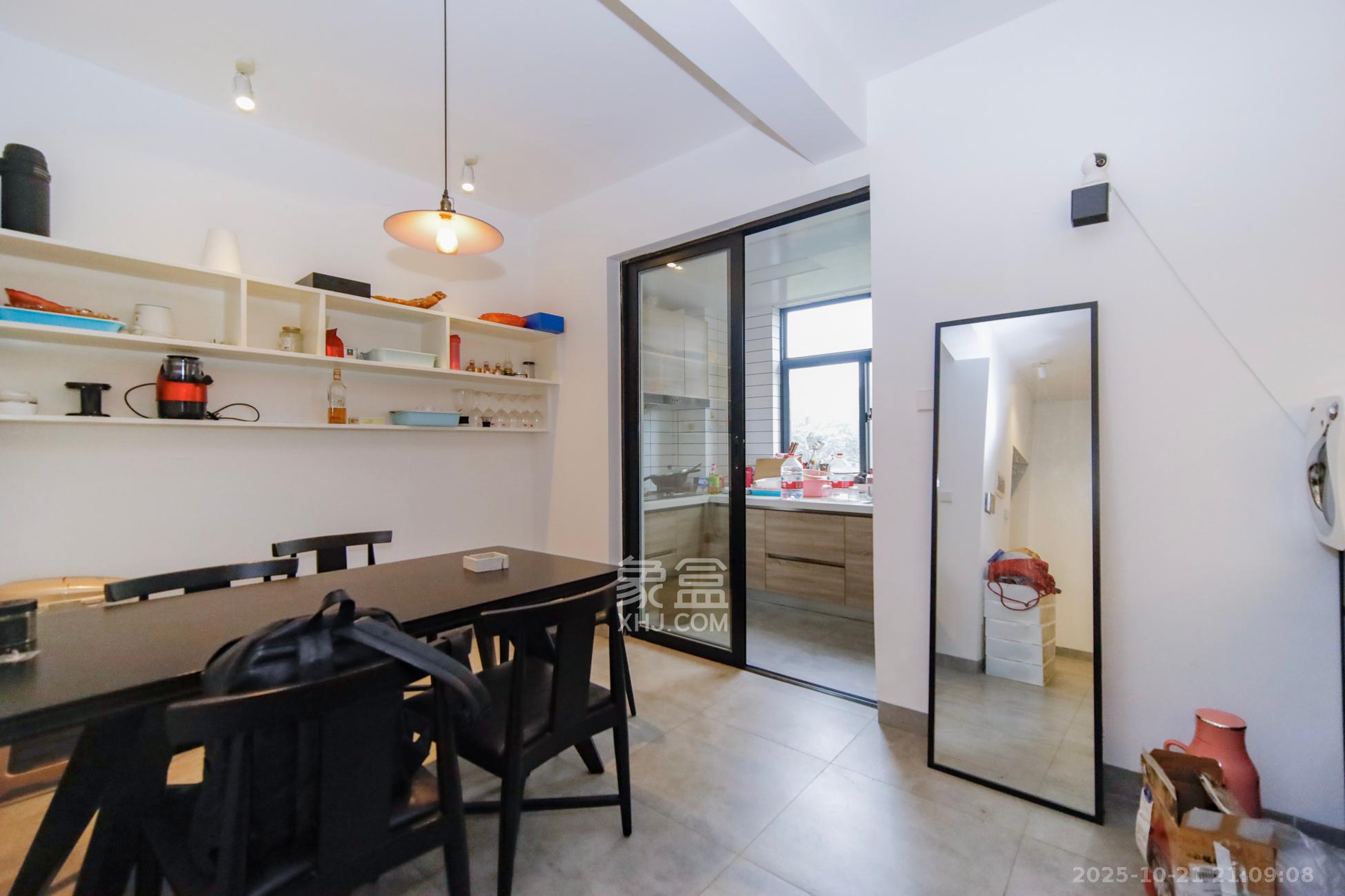 新盛珑璟台  3室2厅2卫    98.8万客厅