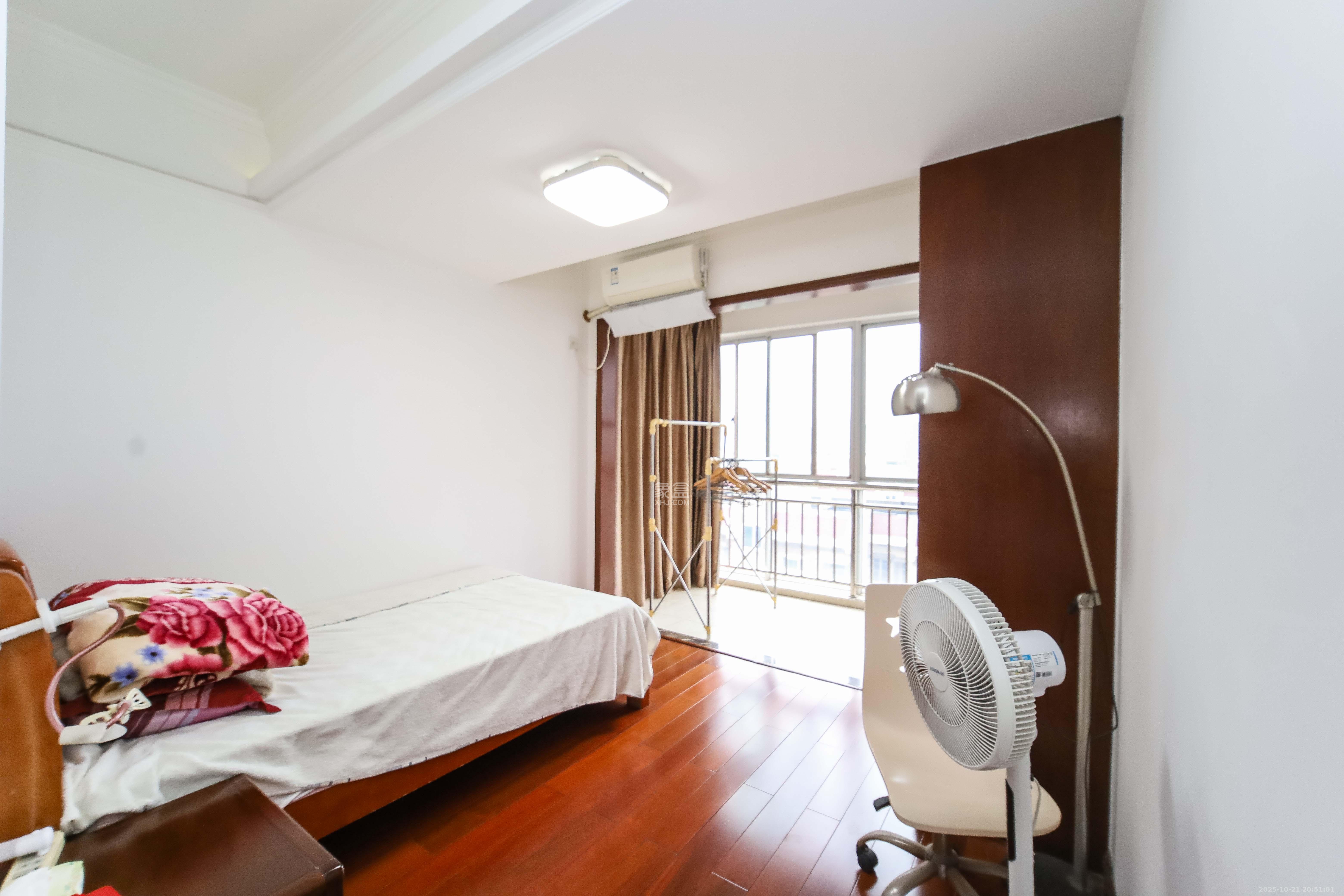 荷花园电信宿舍(天辰荷花苑)  3室2厅2卫    135.0万 荷花园电信宿舍(天辰荷花苑)  3室2厅2卫    135.0万卧室