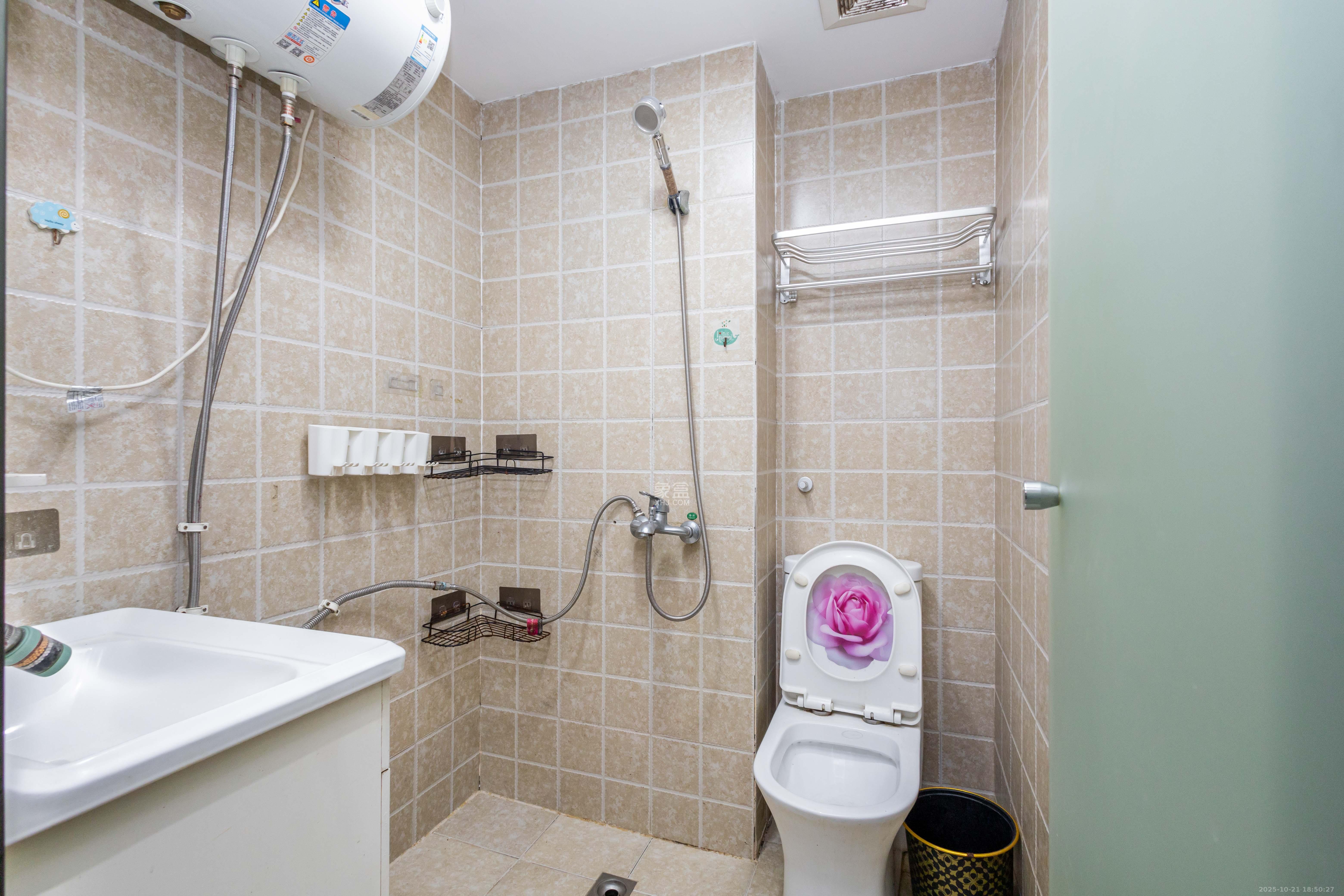 方略90公馆  1室1厅1卫    18.6万 方略90公馆  1室1厅1卫    18.6万卫生间