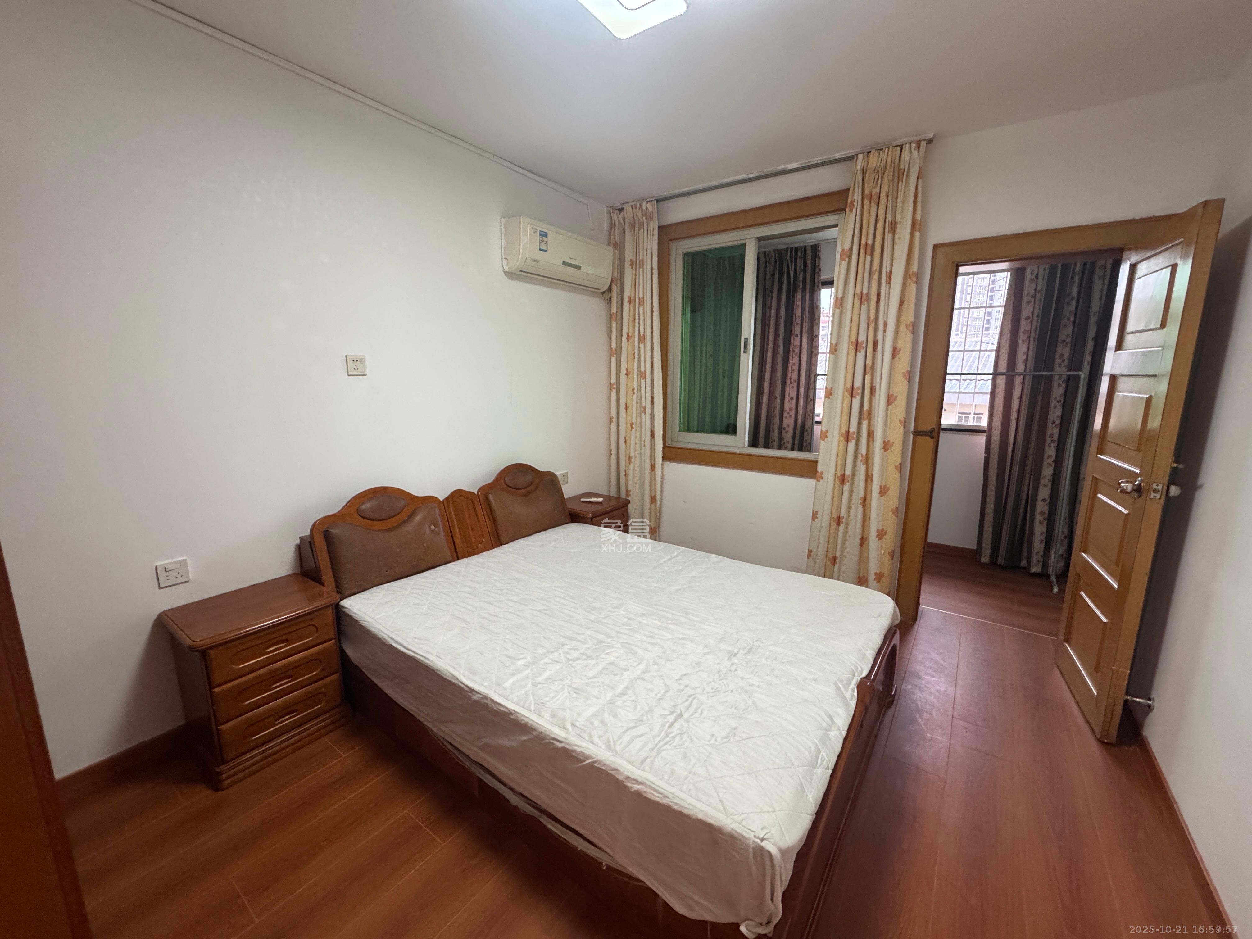 东茅街散盘 1室1厅1卫 1400.0元/月 东茅街散盘 1室1厅1卫 1400.0元/月室内图