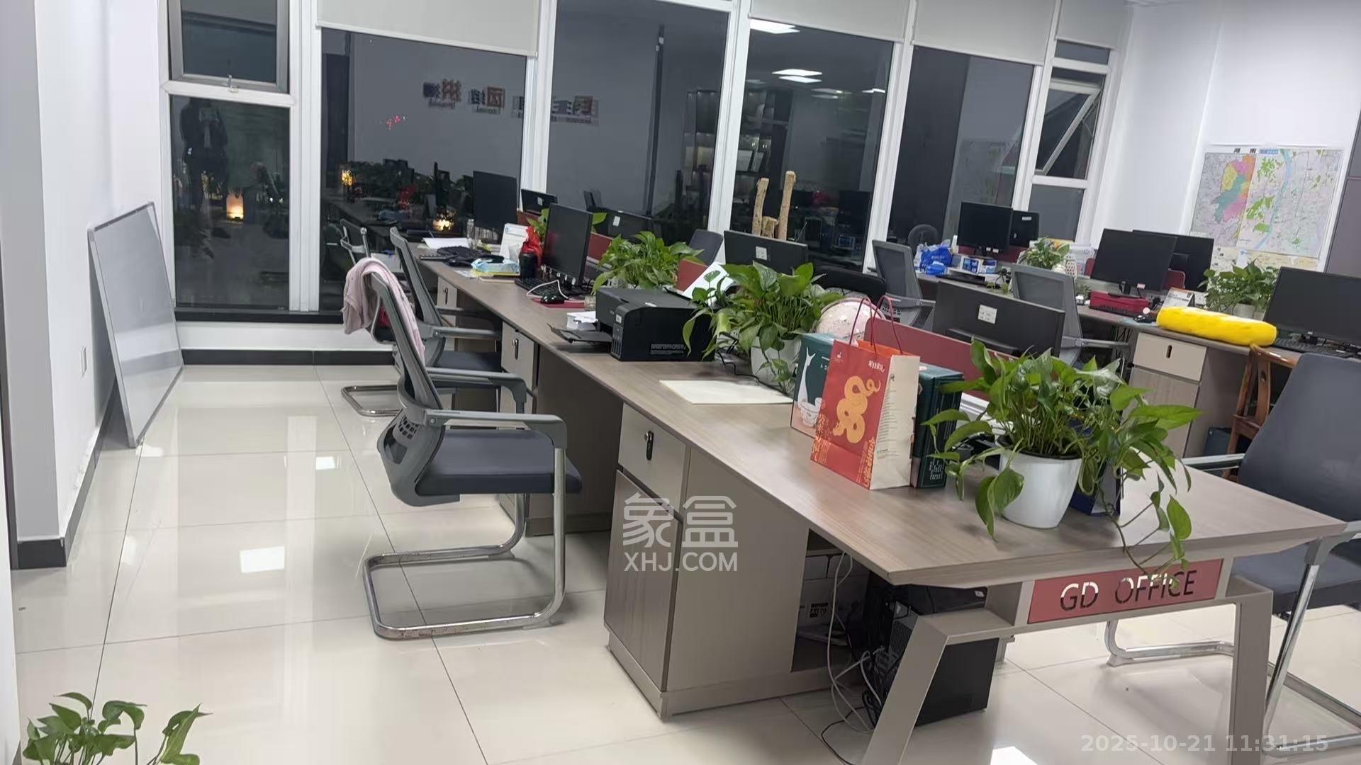 长城华都  3室2厅1卫    3000.0元/月 长城华都  3室2厅1卫    3000.0元/月室内图