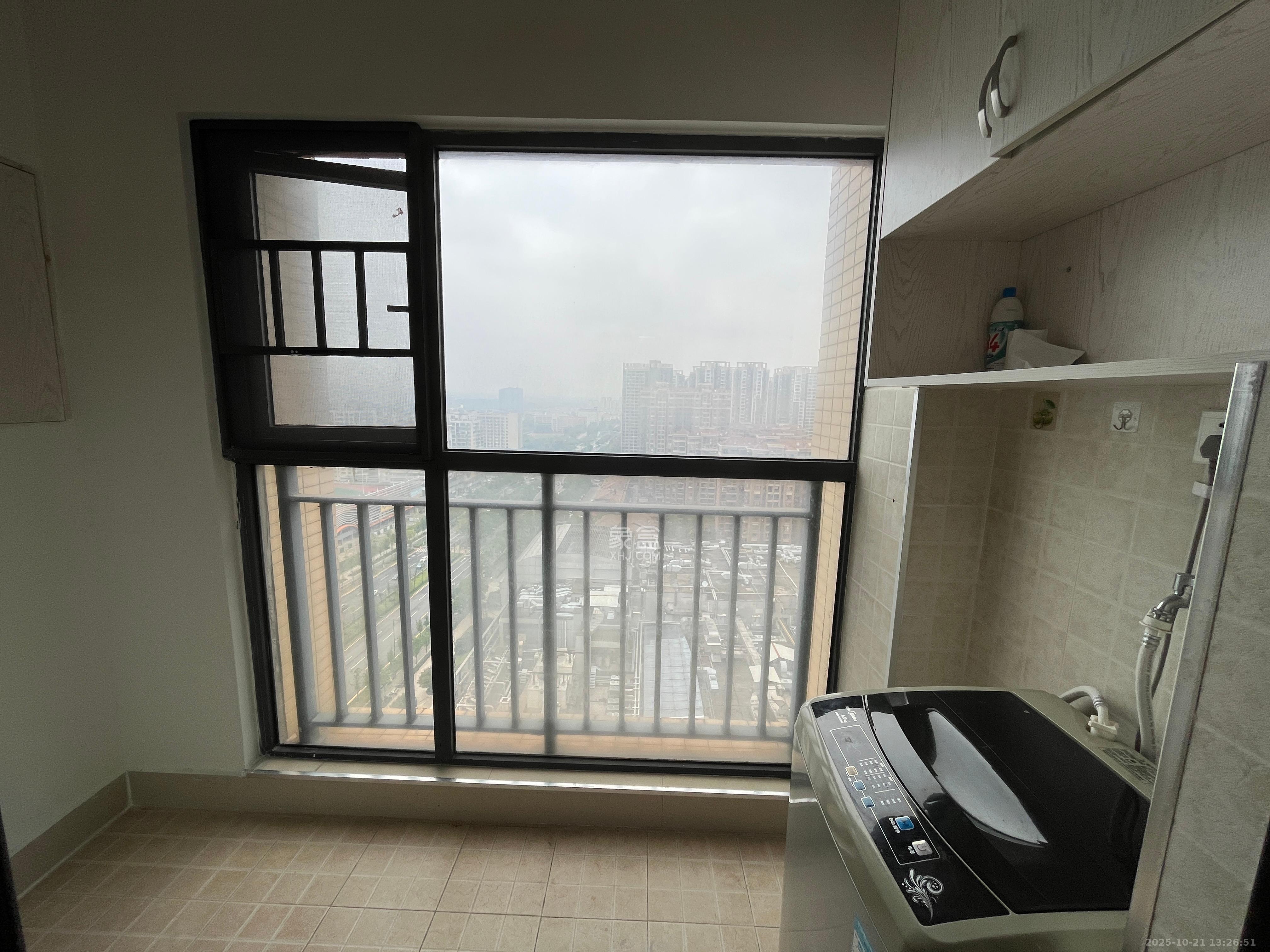 华润五彩城  1室1厅1卫    1300.0元/月 华润五彩城  1室1厅1卫    1300.0元/月室内图