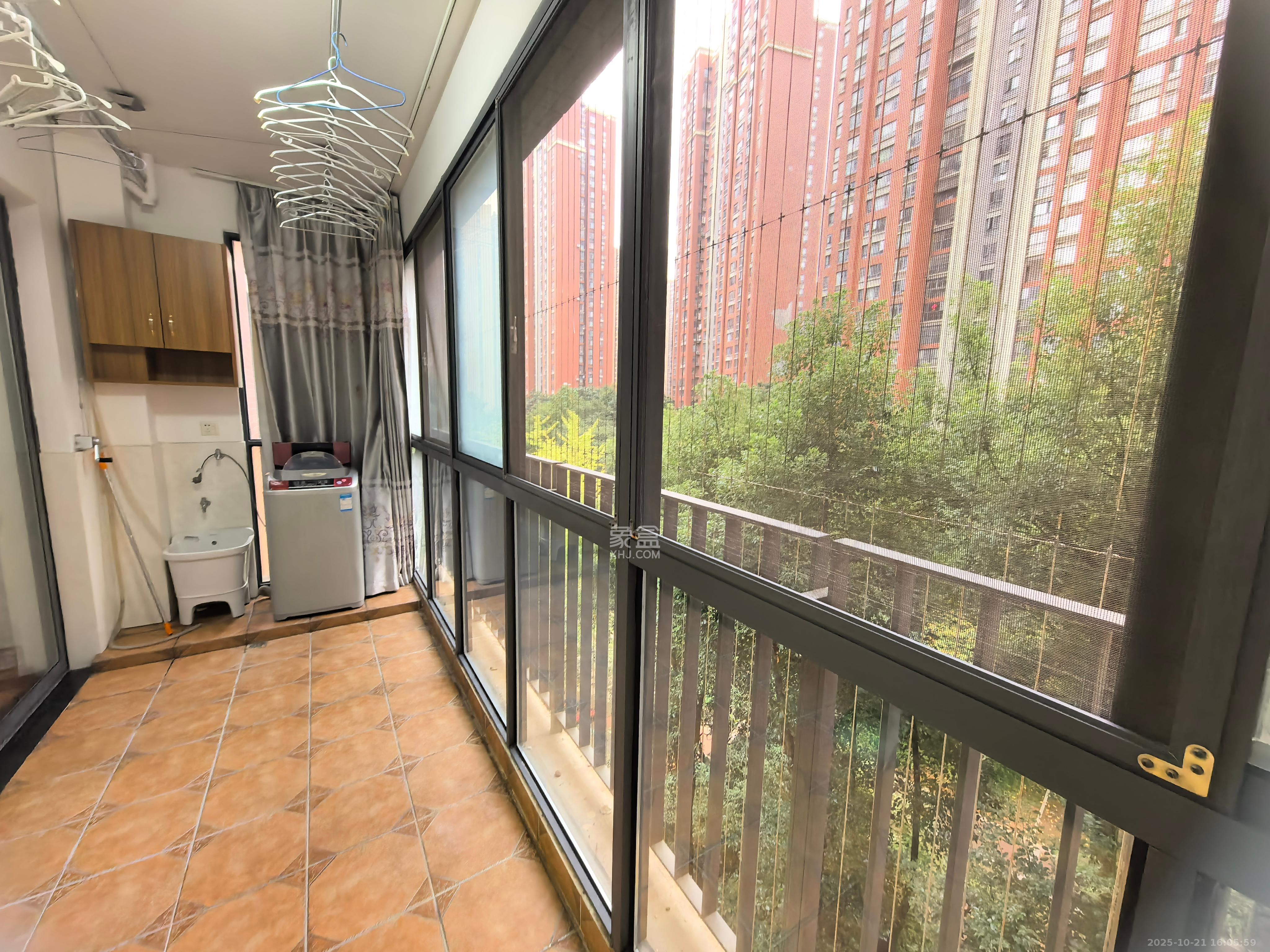 华润凤凰城二期  4室2厅2卫    3600.0元/月 华润凤凰城二期  4室2厅2卫    3600.0元/月室内图