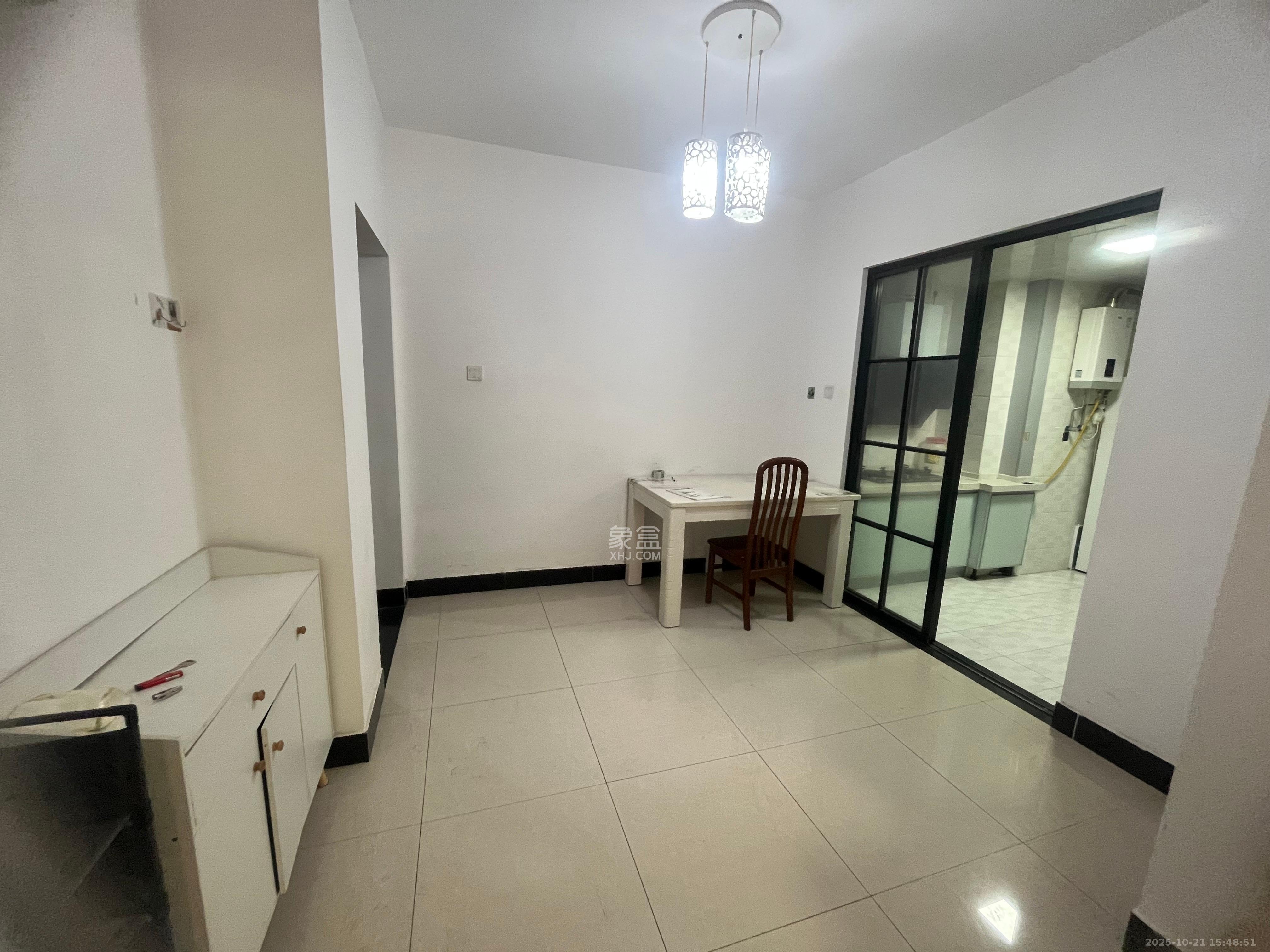 兴旺双铁城  2室2厅1卫    2000.0元/月