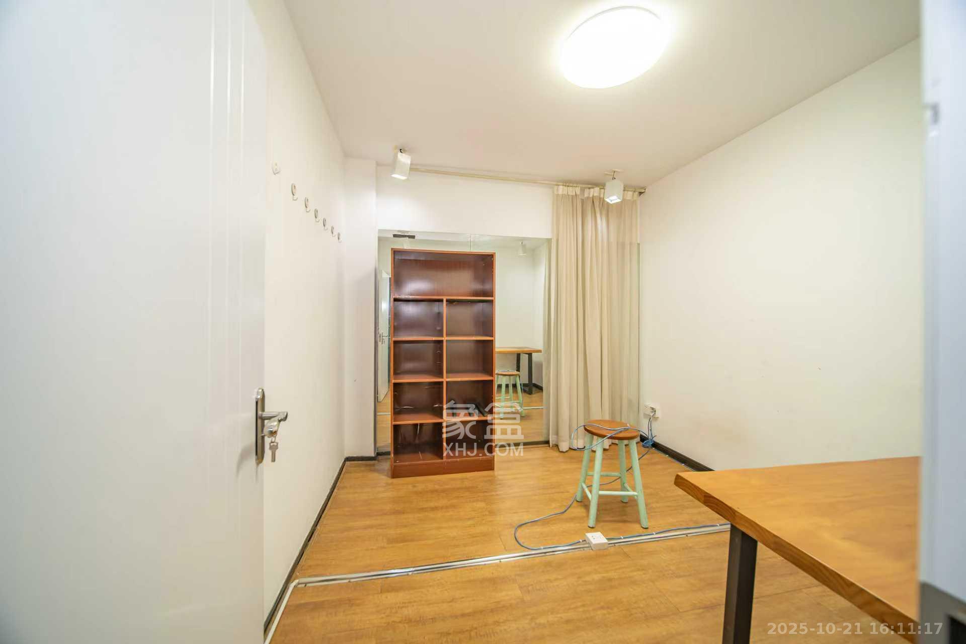 阳光100三期 4室2厅1卫 5000.0元/月 阳光100三期 4室2厅1卫 5000.0元/月室内图