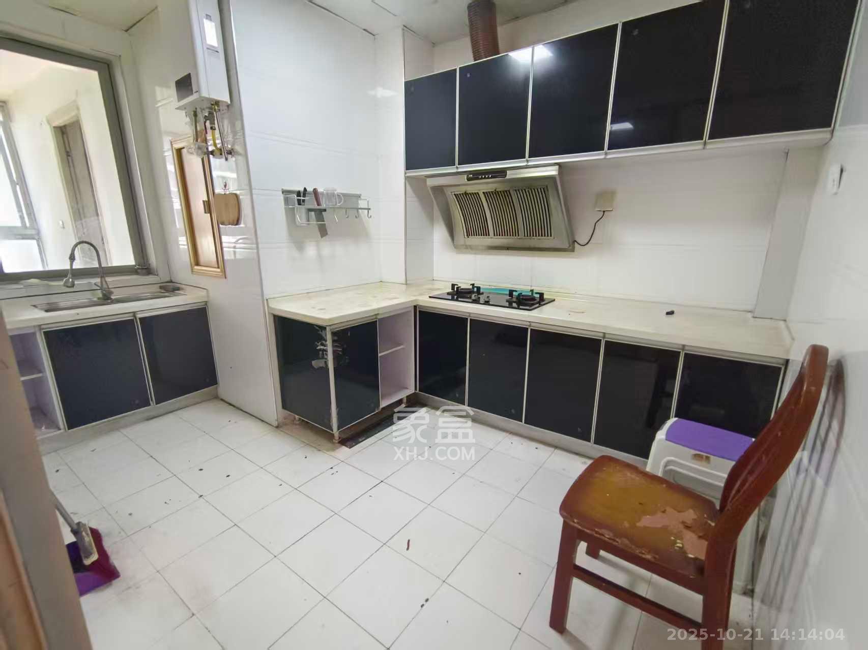 阳光100二期  2室2厅1卫    2400.0元/月室内图