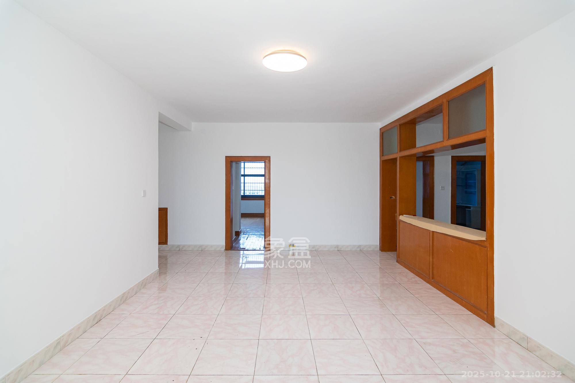 聚宾小区  3室2厅2卫    45.0万客厅