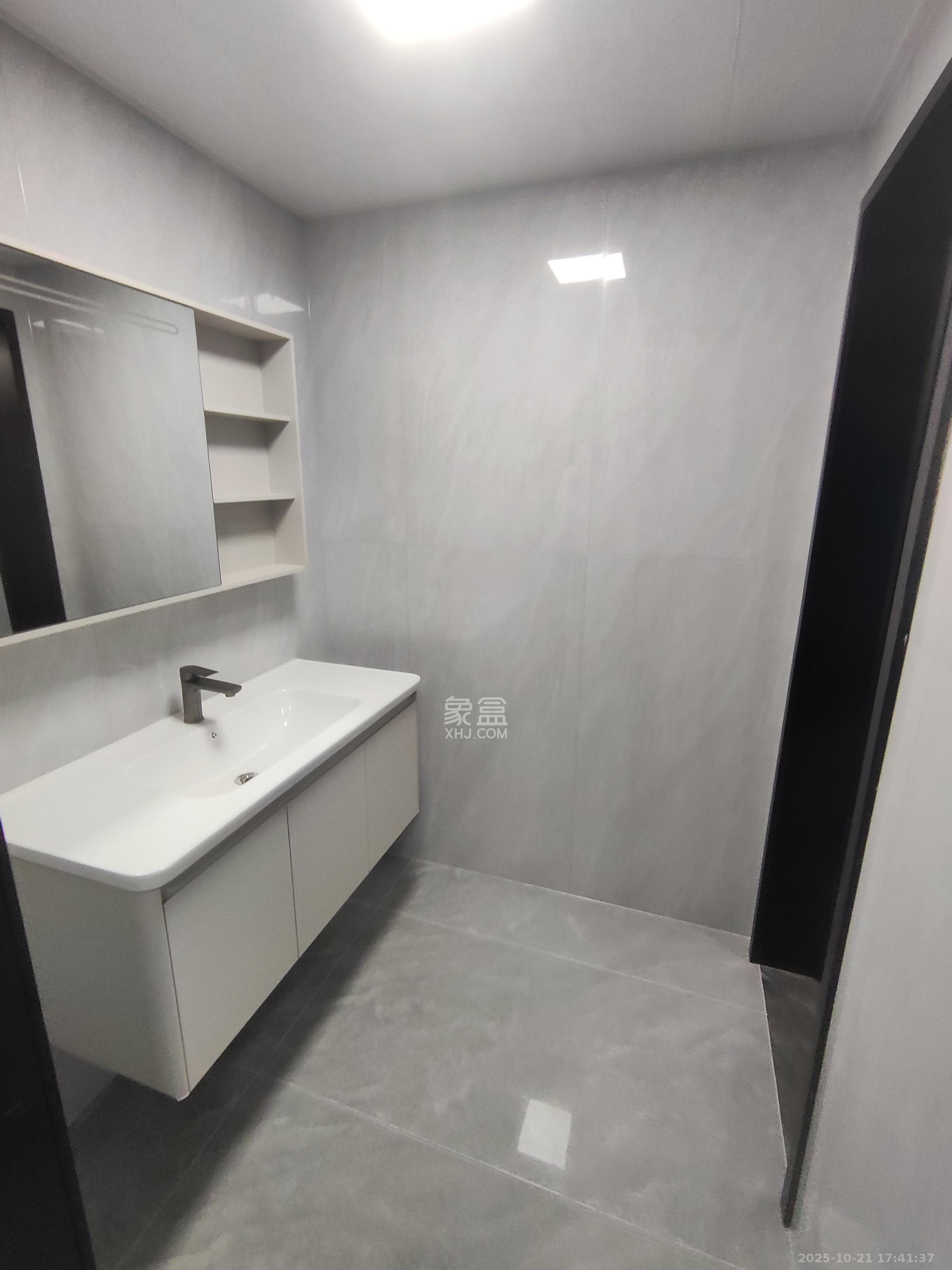 标志浪漫满屋（枫景公寓）  3室2厅2卫    2400.0元/月室内图