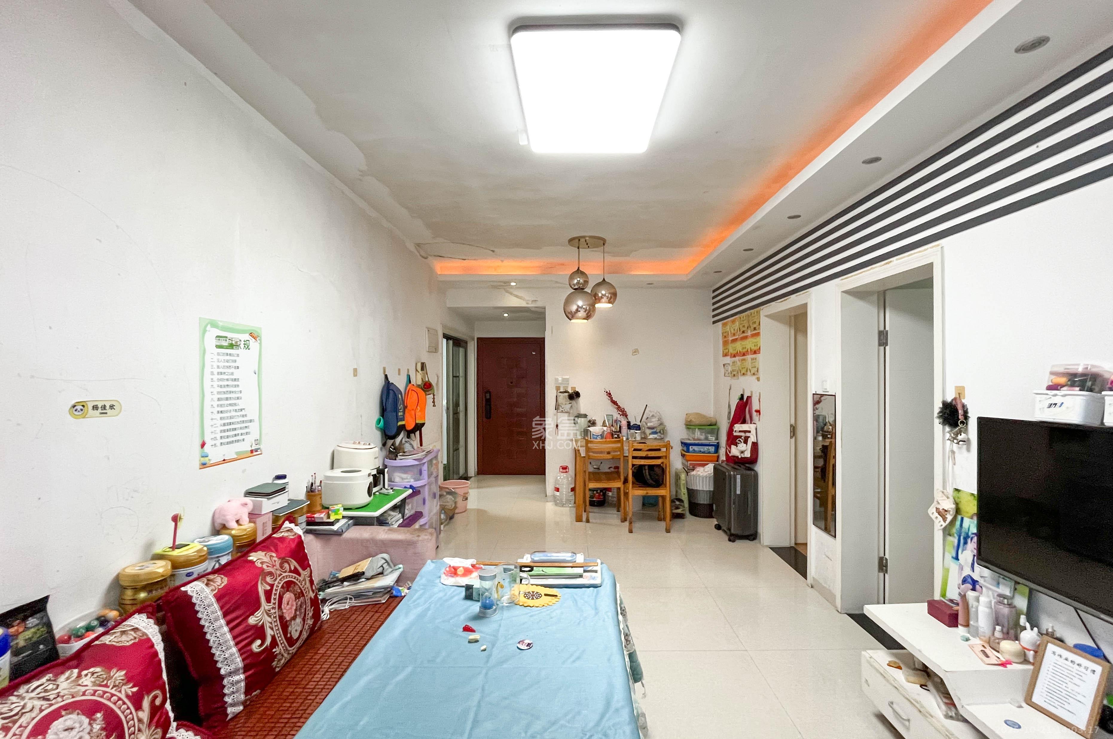 高鑫麓城 2室2厅1卫 60.0万 高鑫麓城 2室2厅1卫 60.0万客厅