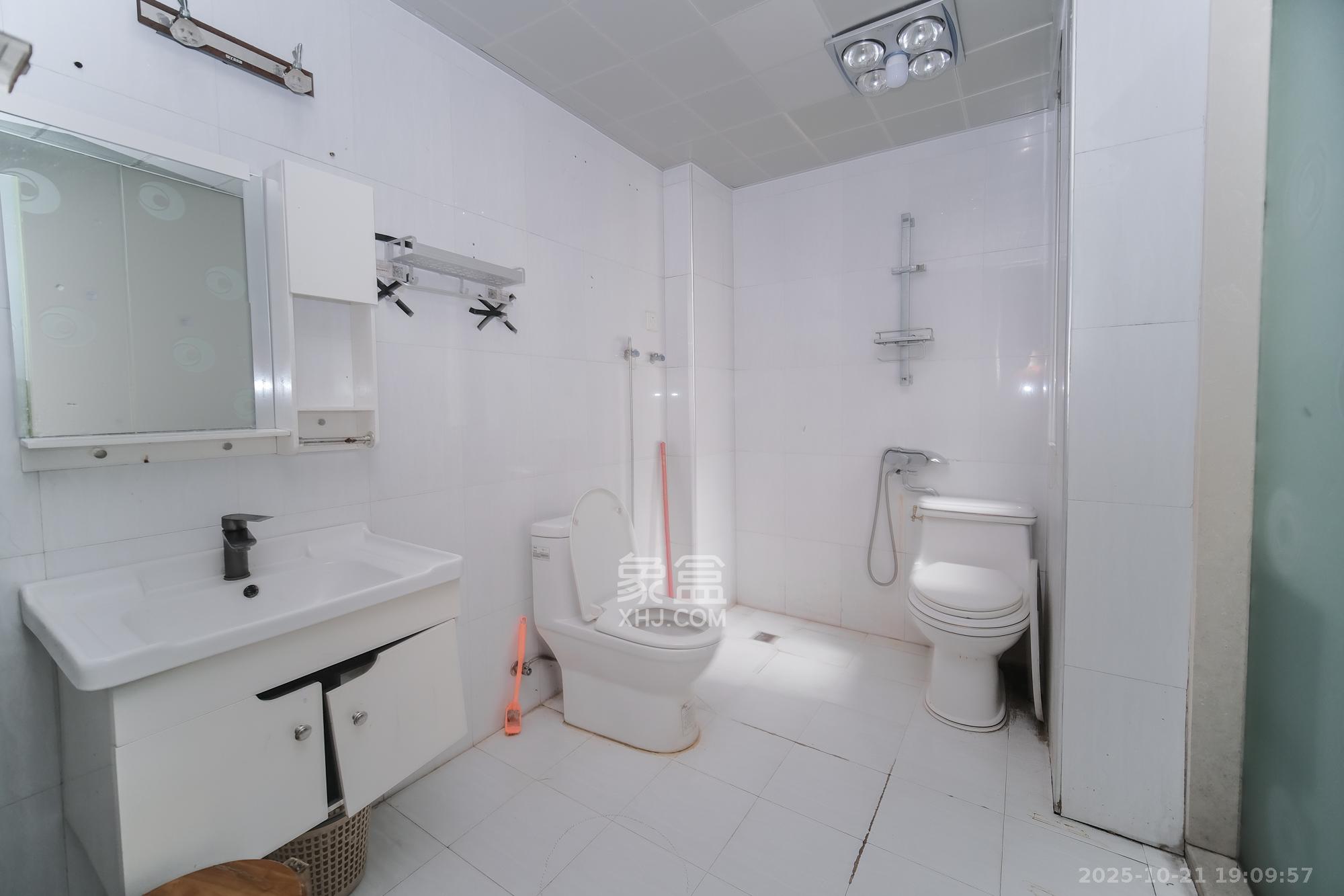 圆梦完美生活  3室2厅2卫    69.8万卫生间