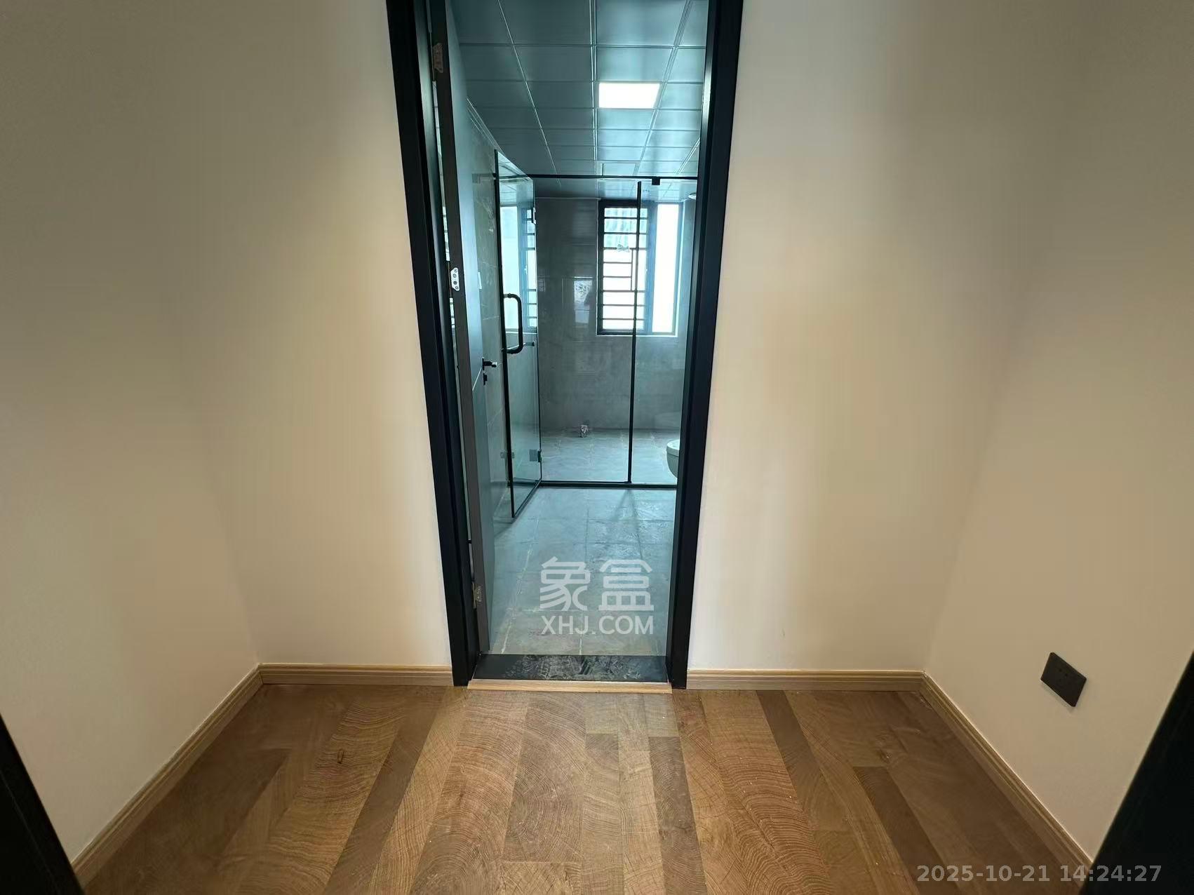 臻园  5室2厅2卫    4500.0元/月 臻园  5室2厅2卫    4500.0元/月室内图