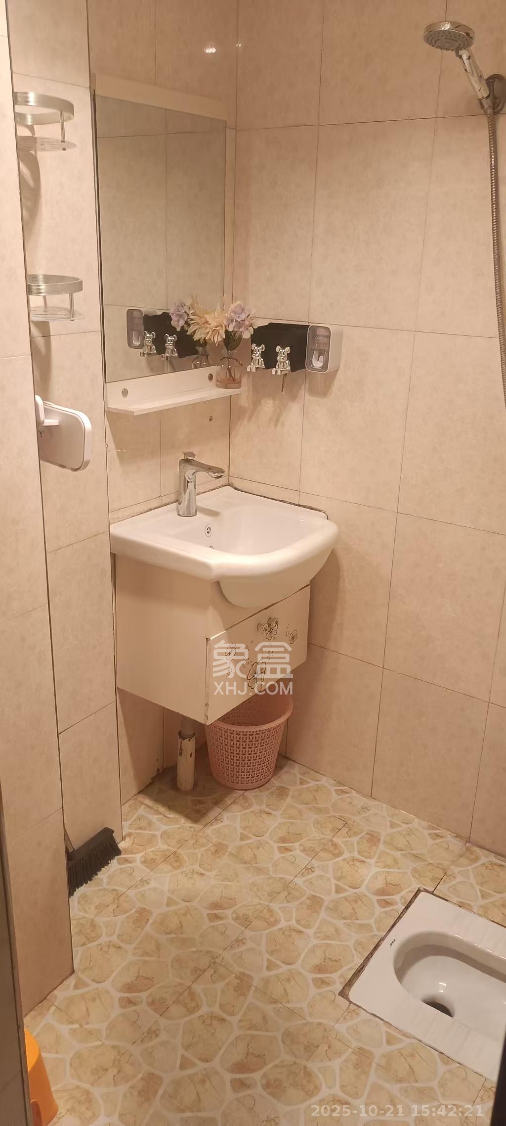 金领家族  1室1厅1卫    1500.0元/月 金领家族  1室1厅1卫    1500.0元/月室内图