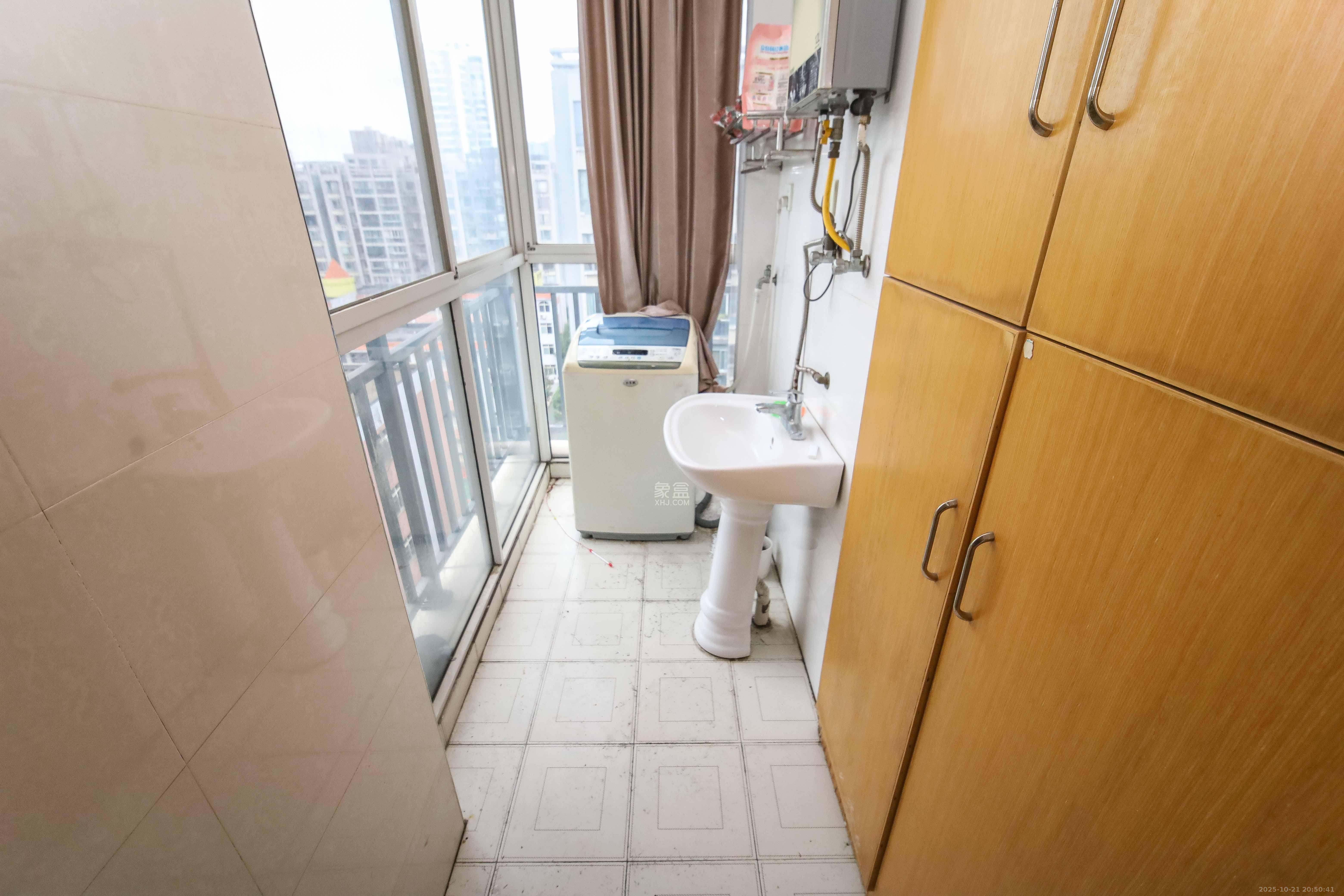 长房东郡  3室2厅2卫    138.0万阳台