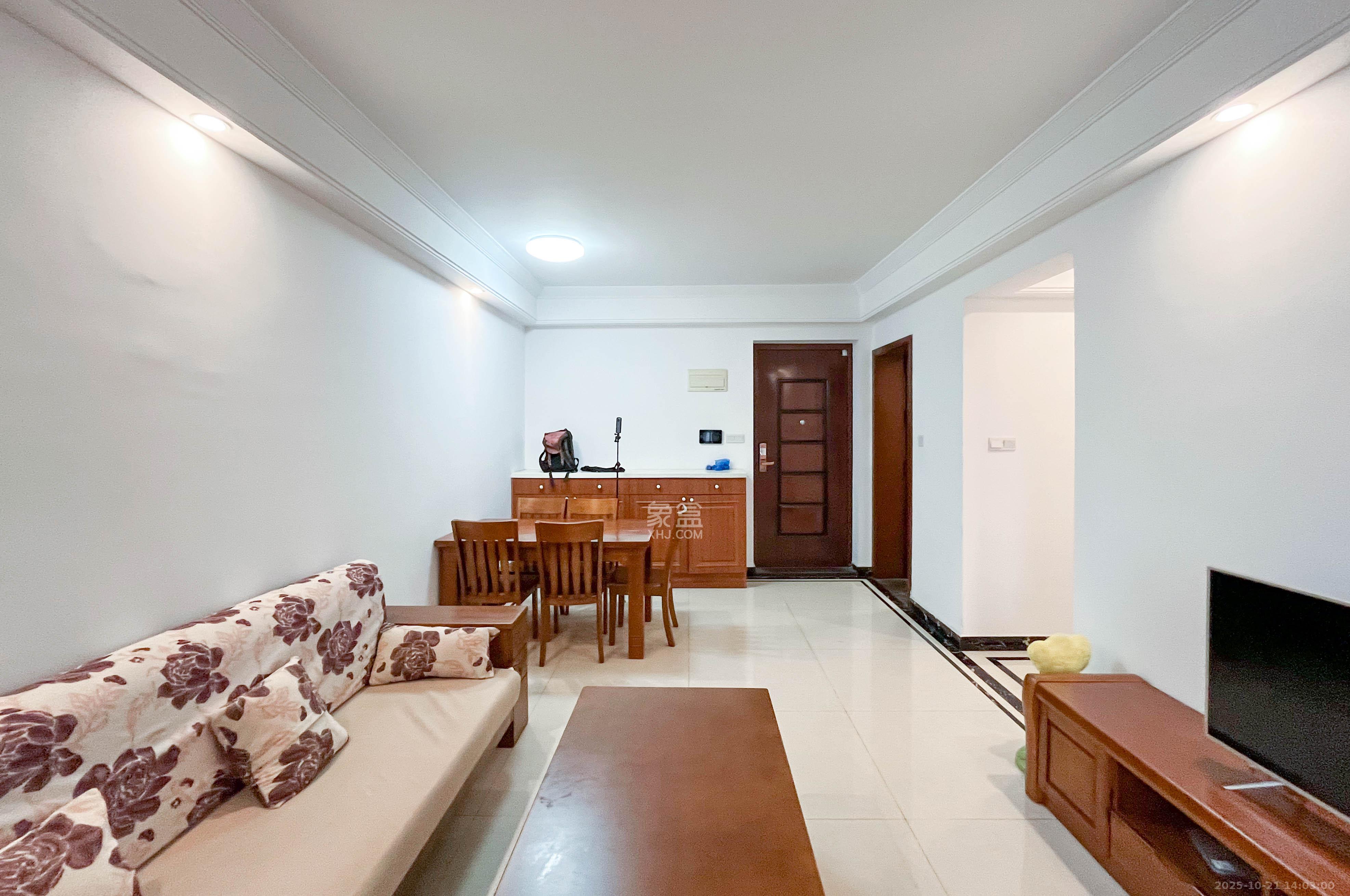 中海梅溪湖壹号  3室2厅1卫    132.0万客厅