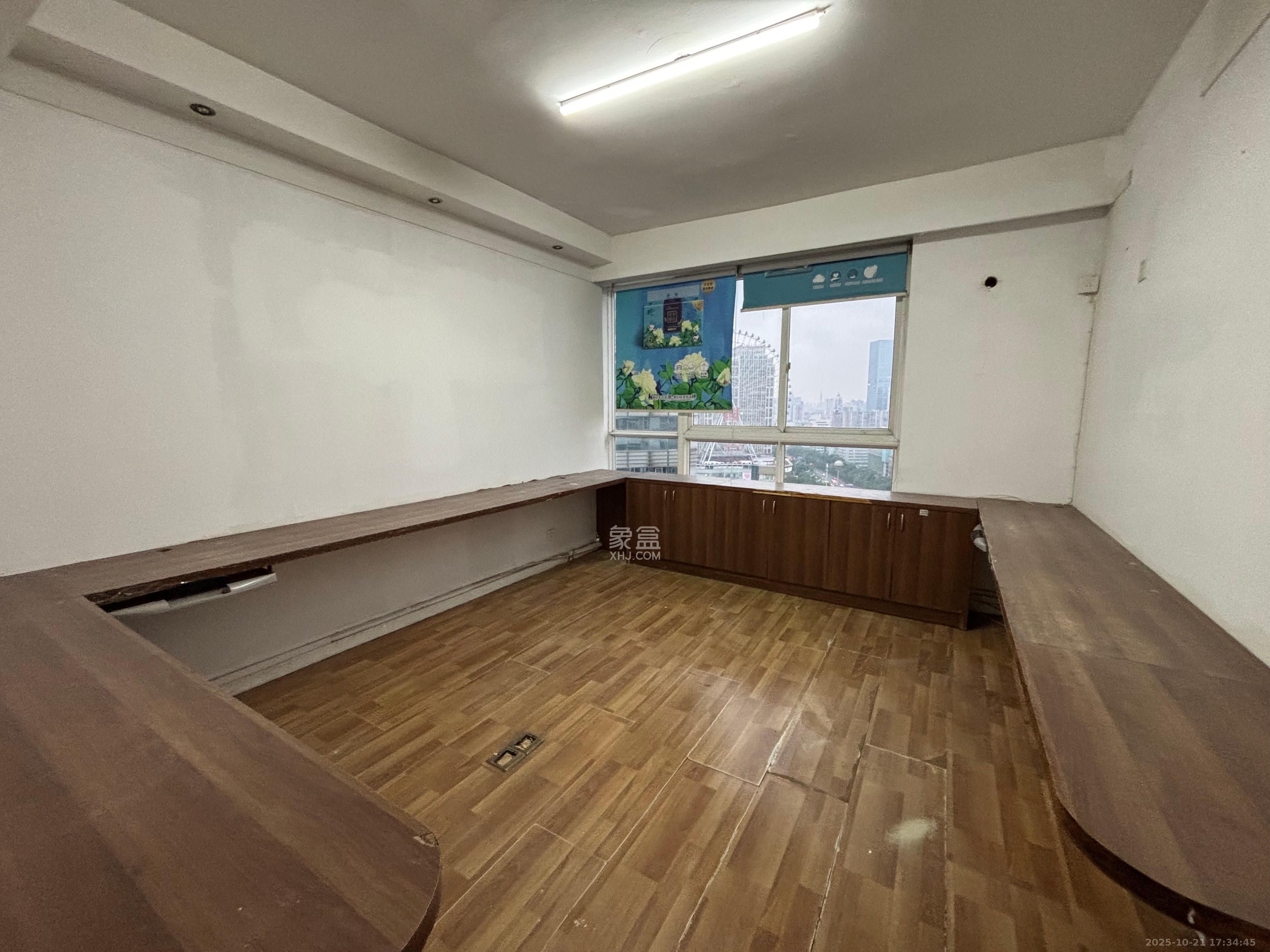 新世纪花苑  4室2厅2卫    4600.0元/月 新世纪花苑  4室2厅2卫    4600.0元/月室内图