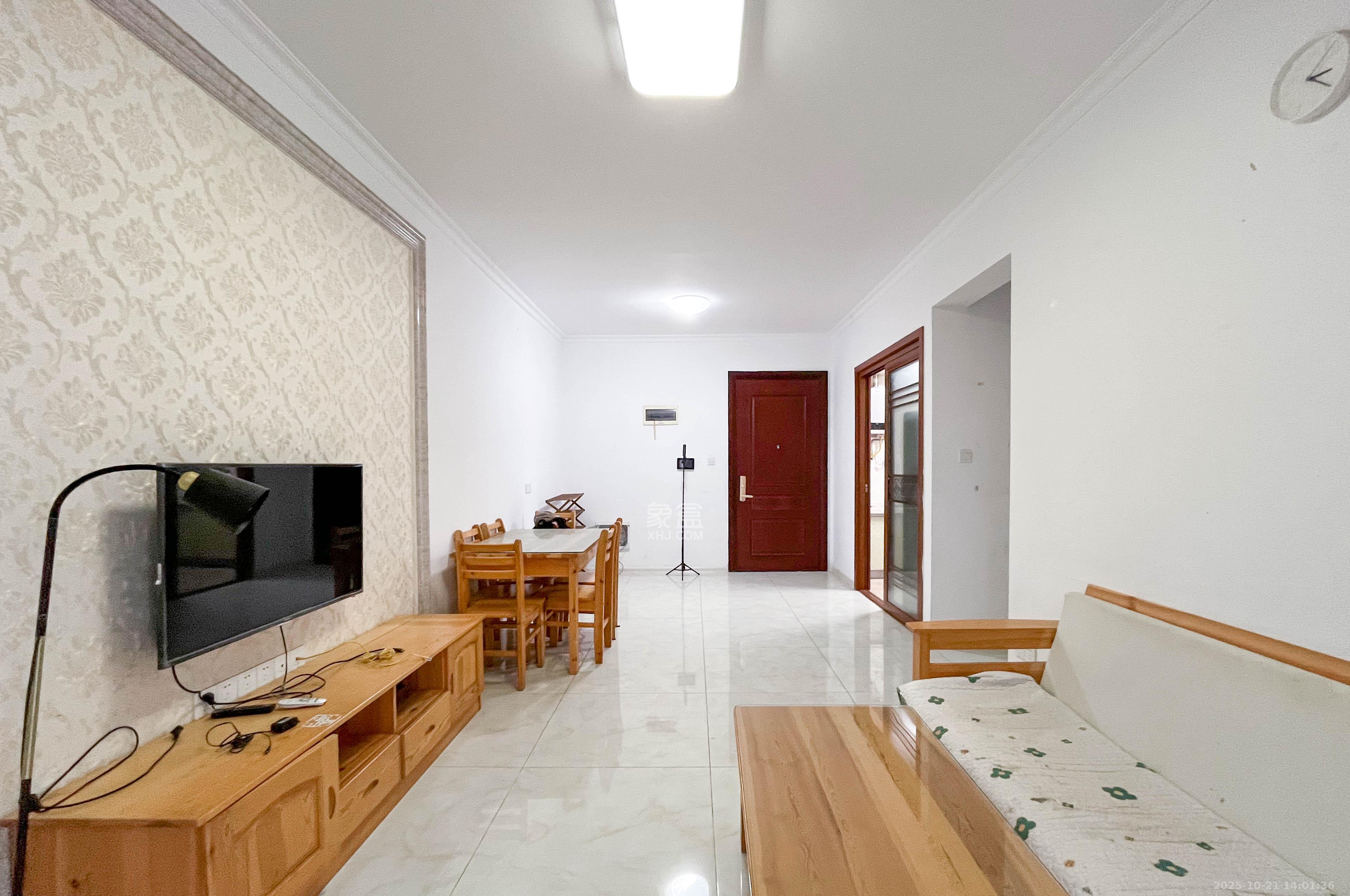 梅溪湖金茂悦(金悦雅苑)  3室2厅1卫    108.0万 梅溪湖金茂悦(金悦雅苑)  3室2厅1卫    108.0万客厅