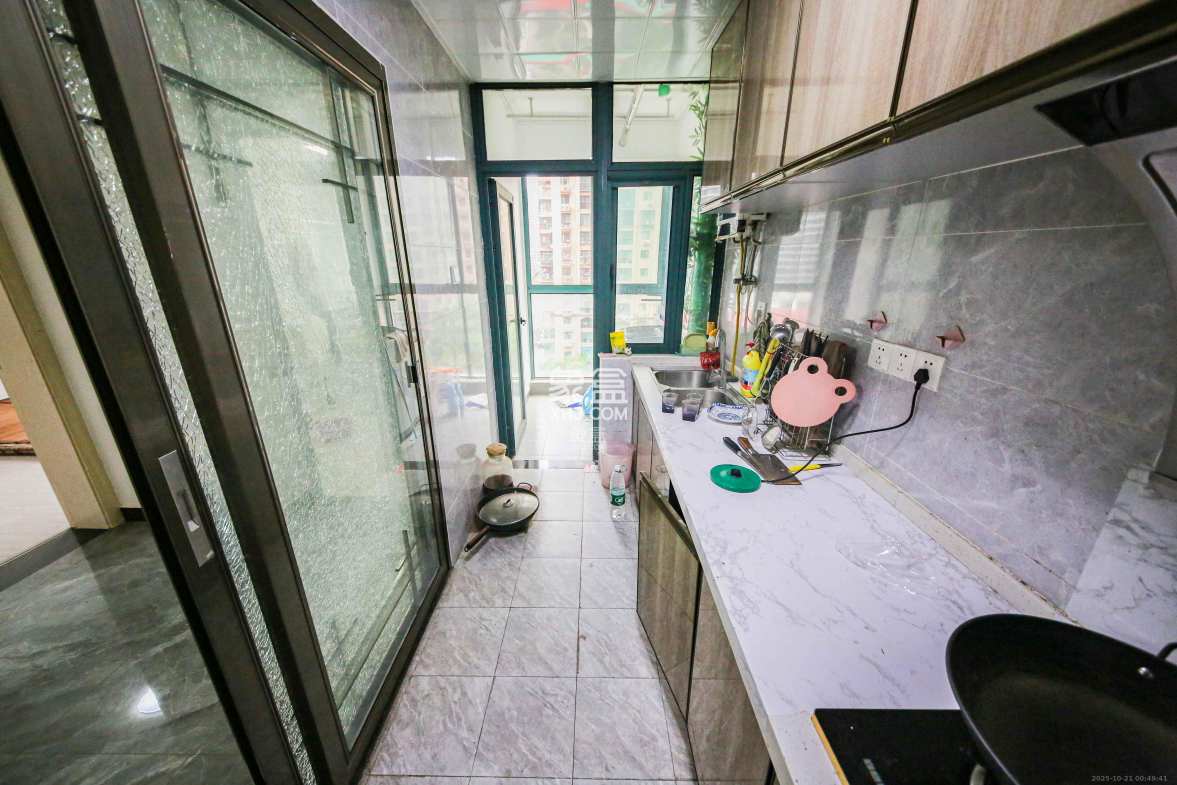 克拉美丽山庄(晟领国际)  4室2厅2卫    134.8万 克拉美丽山庄(晟领国际)  4室2厅2卫    134.8万厨房