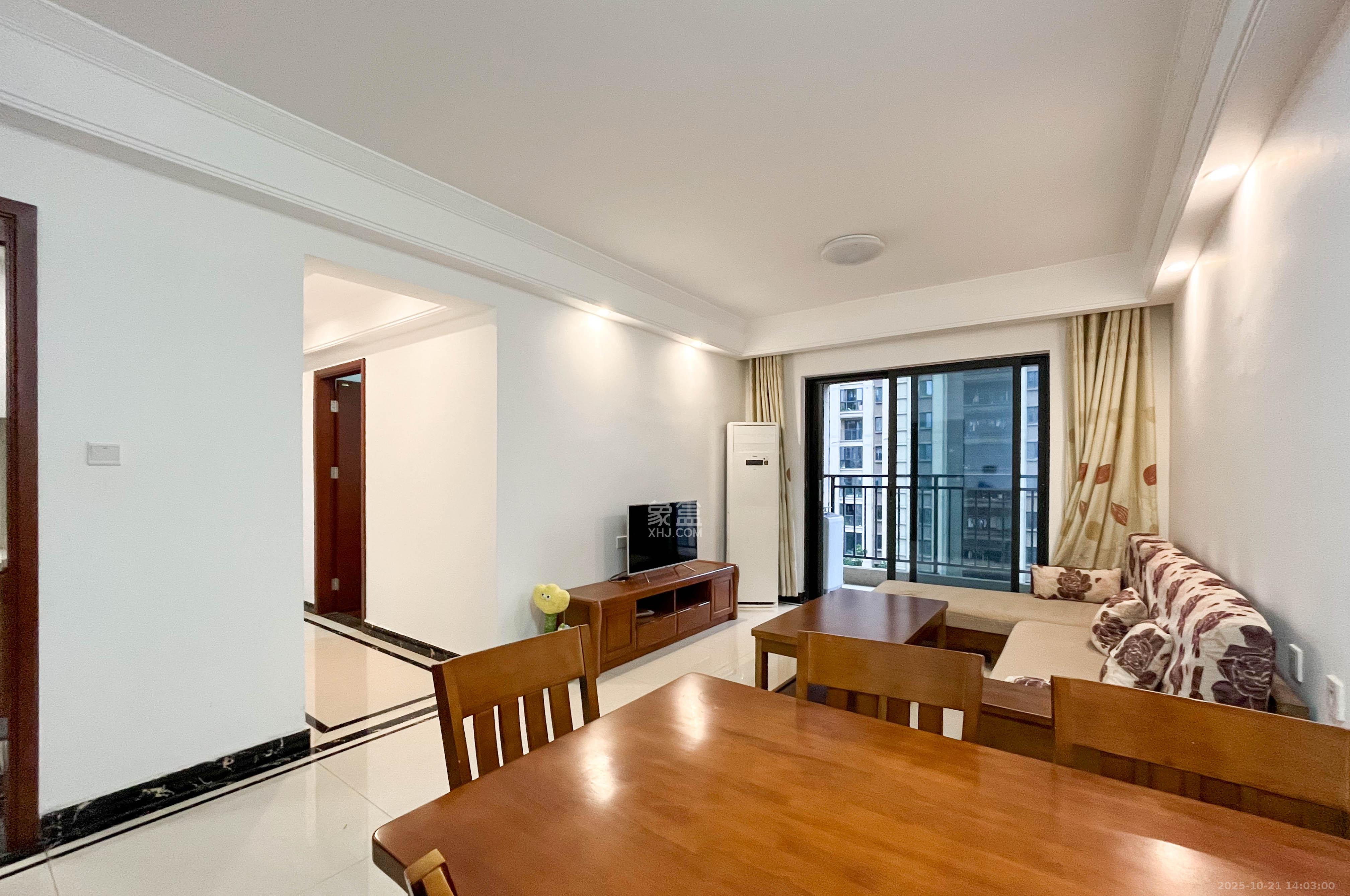 中海梅溪湖壹号 3室2厅1卫 132.0万 中海梅溪湖壹号 3室2厅1卫 132.0万客厅