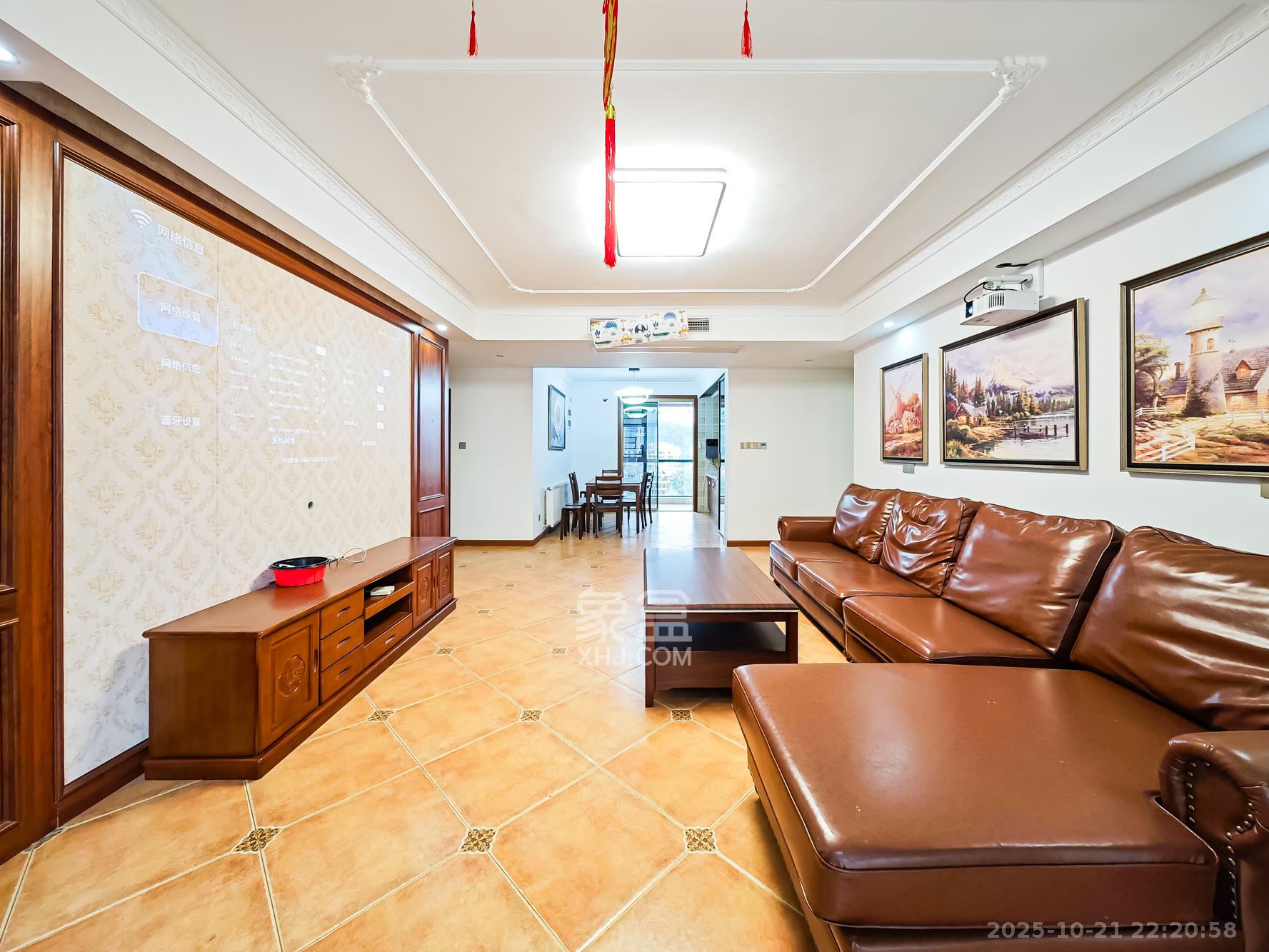 青竹湖曦园  4室2厅2卫    150.0万客厅