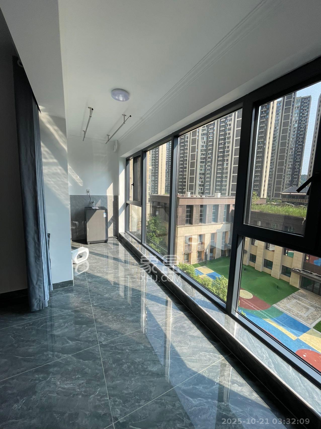 卓越浅水湾  3室2厅2卫    2600.0元/月室内图