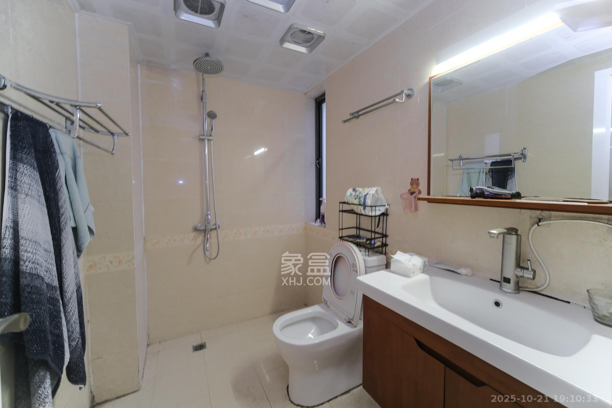 三一街区 3室2厅2卫 94.0万 三一街区 3室2厅2卫 94.0万卫生间