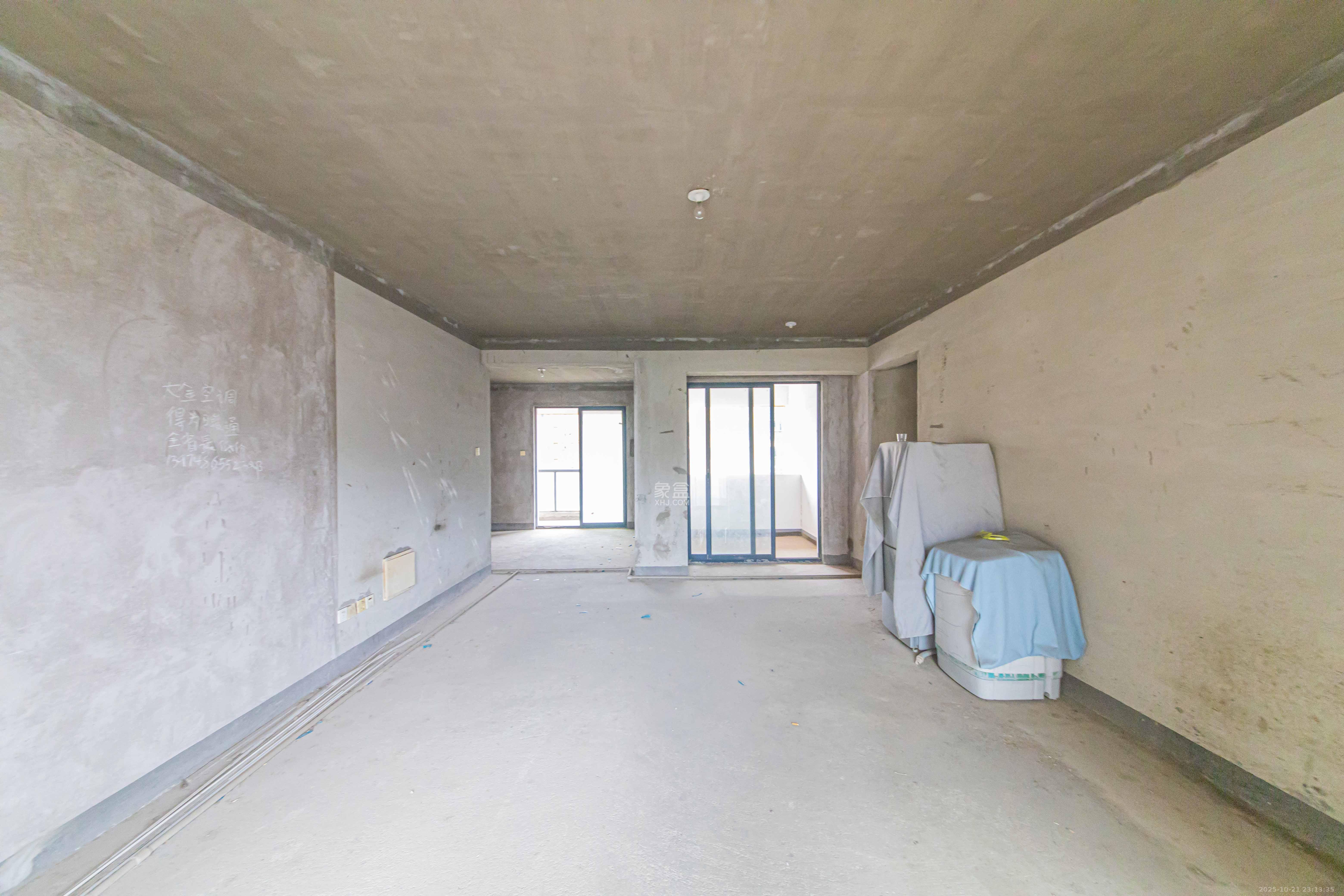 鑫远尚玺苑 4室2厅2卫 230.0万 鑫远尚玺苑 4室2厅2卫 230.0万客厅