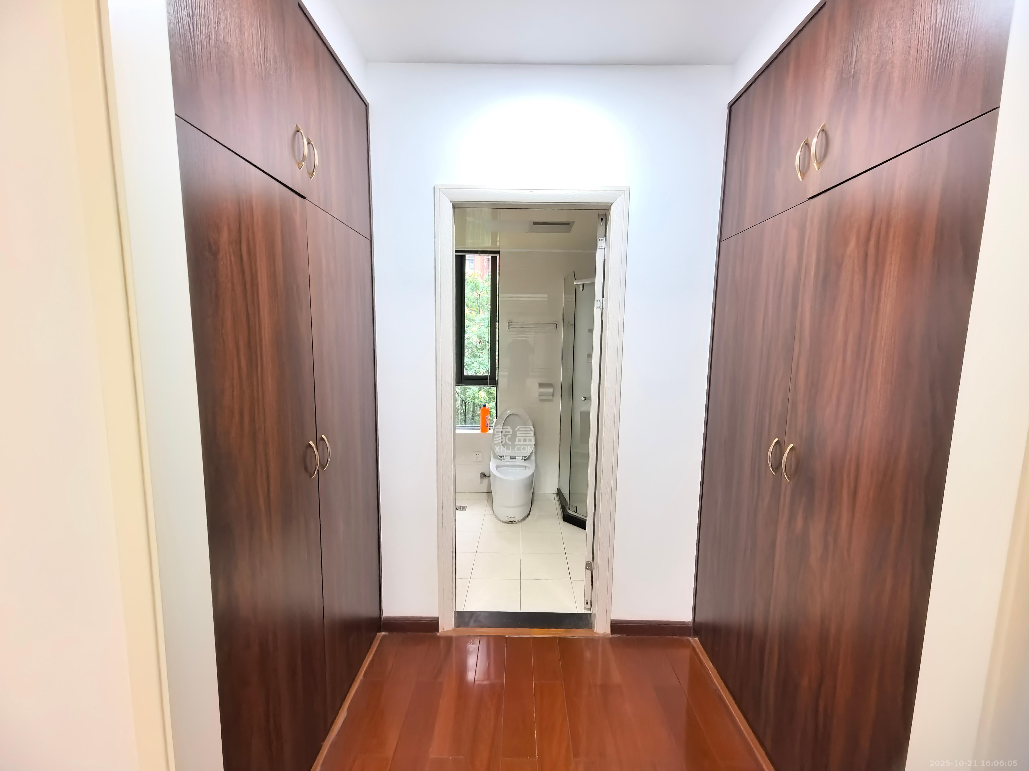 华润凤凰城二期  4室2厅2卫    3600.0元/月 华润凤凰城二期  4室2厅2卫    3600.0元/月室内图