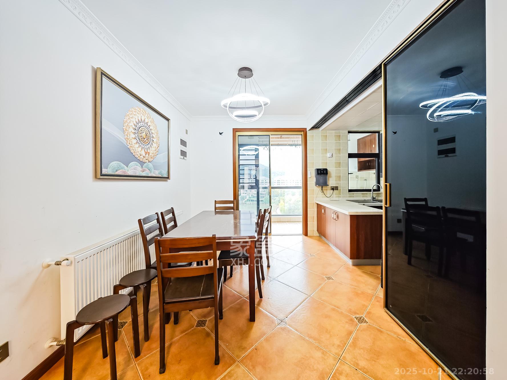 青竹湖曦园  4室2厅2卫    150.0万客厅