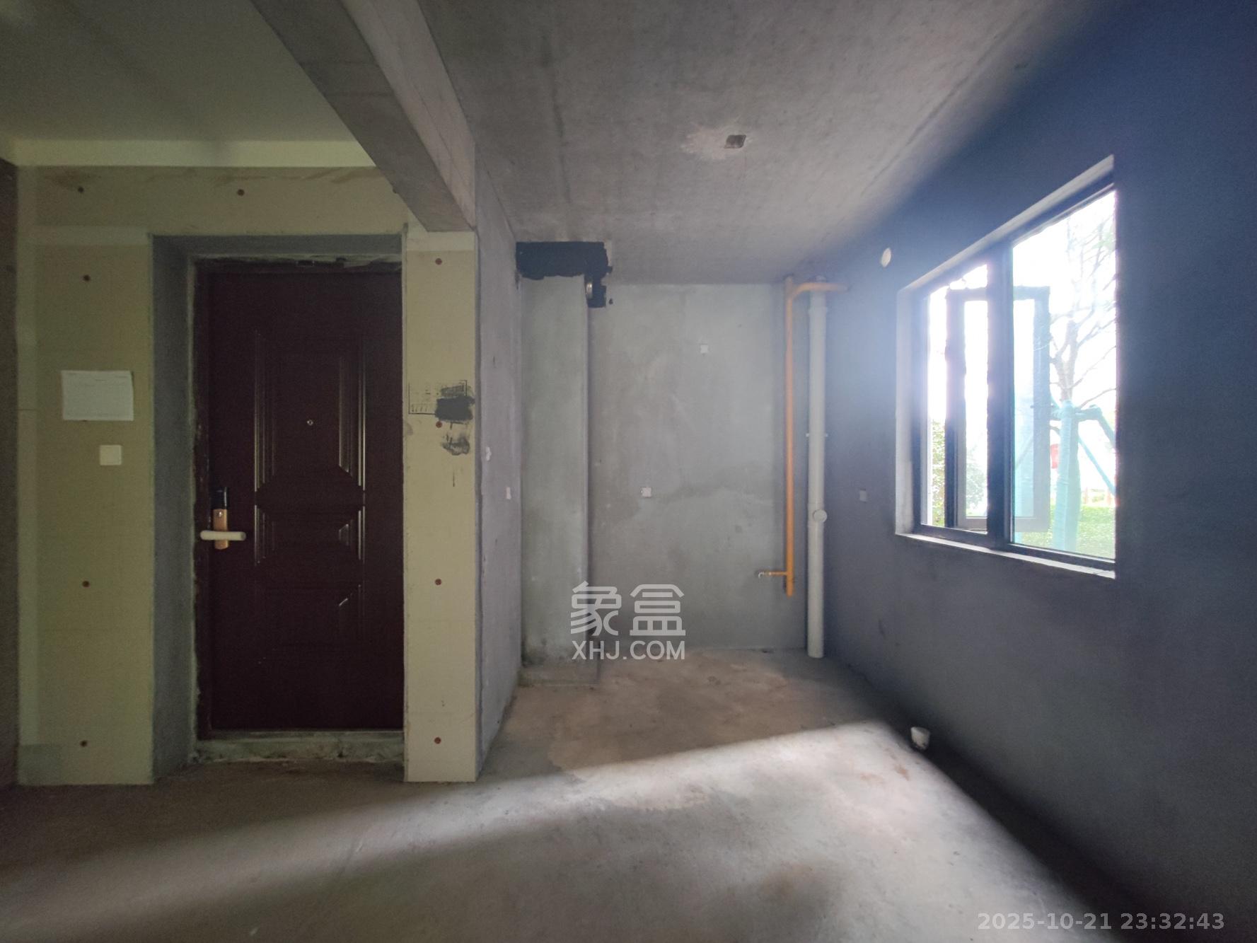 远洋红星天铂二期  4室2厅2卫    112.0万厨房