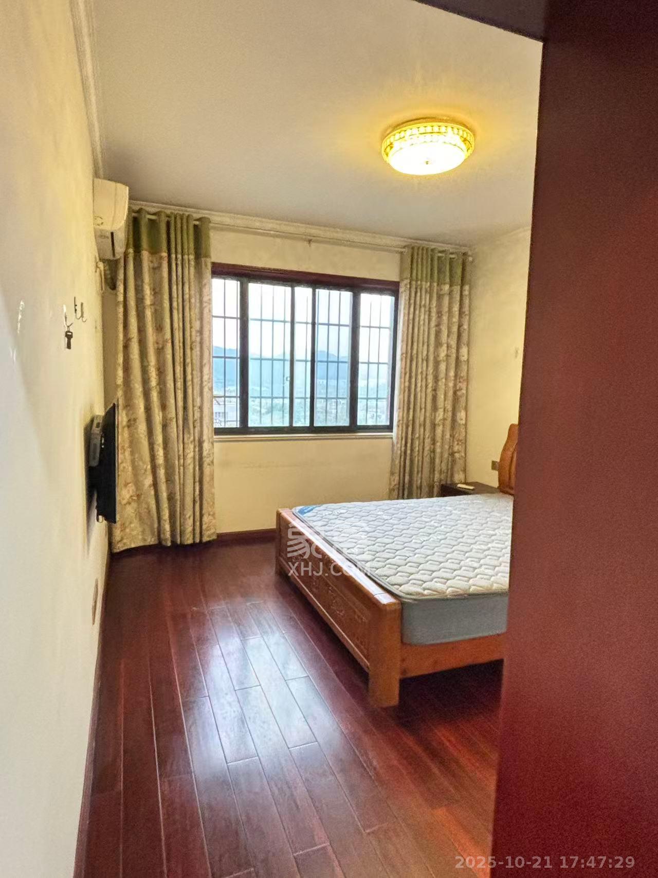 嘉顺苑 4室2厅1卫 2600.0元/月 嘉顺苑 4室2厅1卫 2600.0元/月室内图