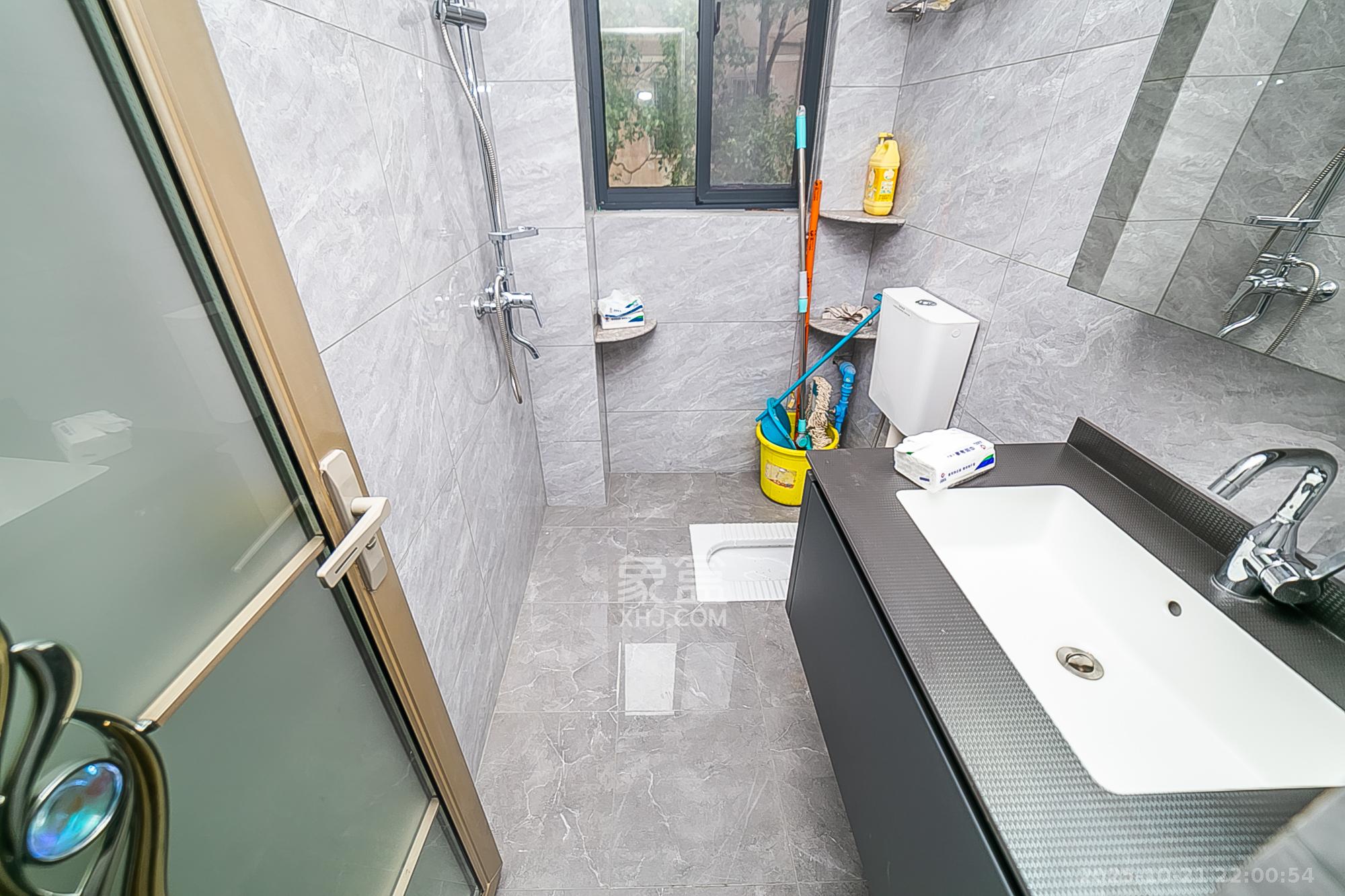 丽江翠园 4室2厅3卫 128.0万 丽江翠园 4室2厅3卫 128.0万卫生间